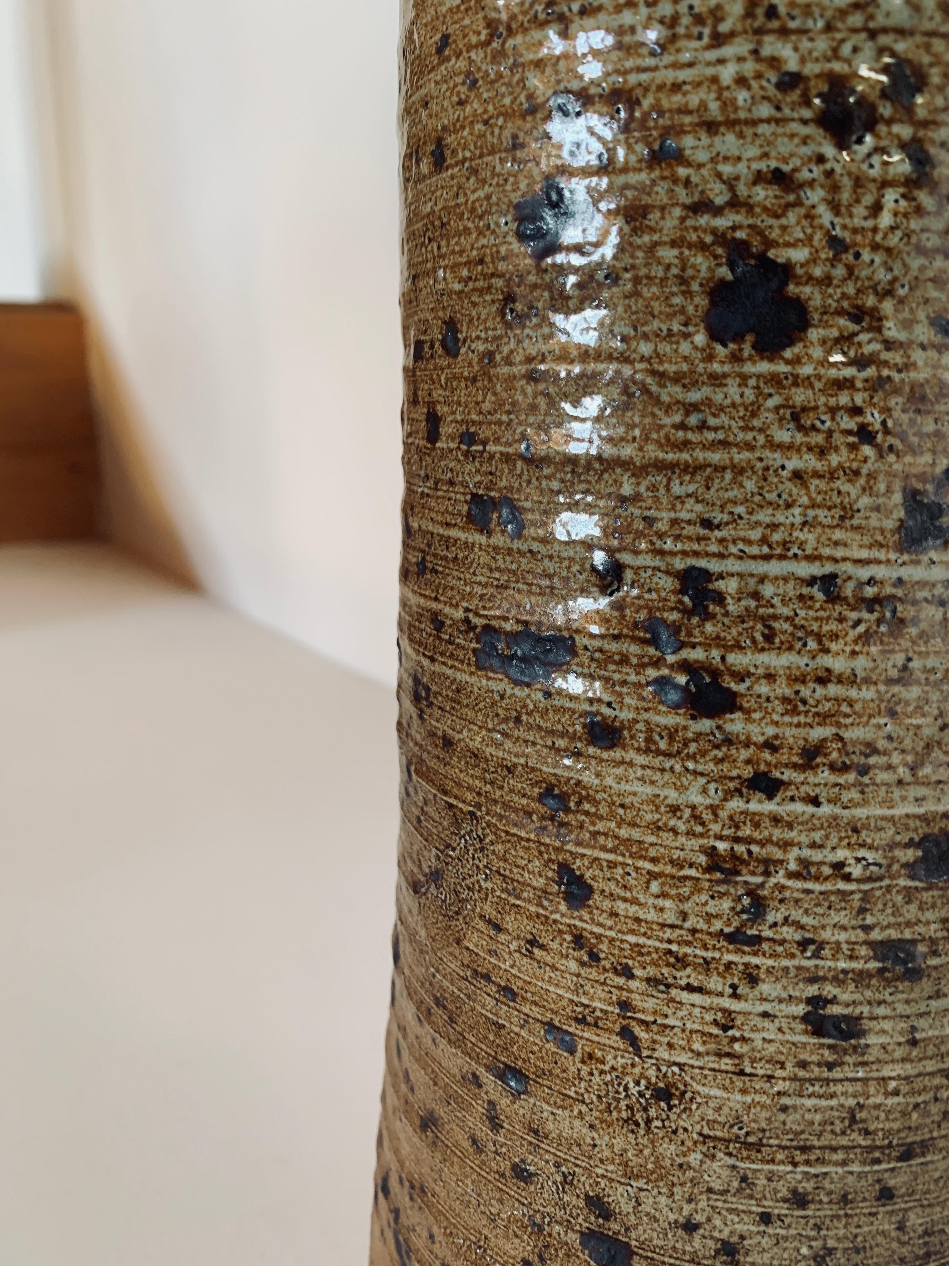 Français Lampe de table française en grès pyriteux, 1960. en vente