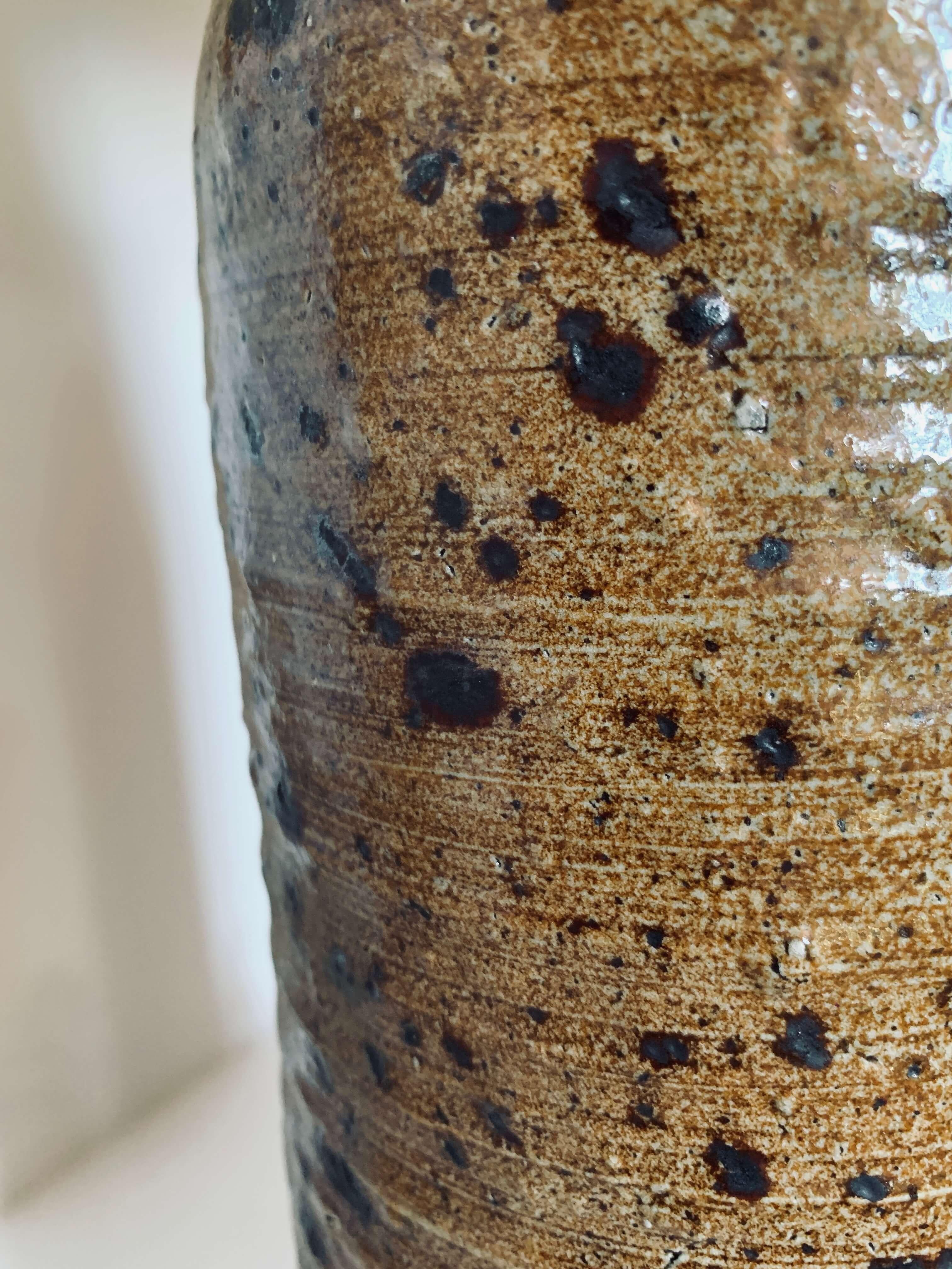 Sculpté à la main Lampe de table française en grès pyriteux, 1960. en vente