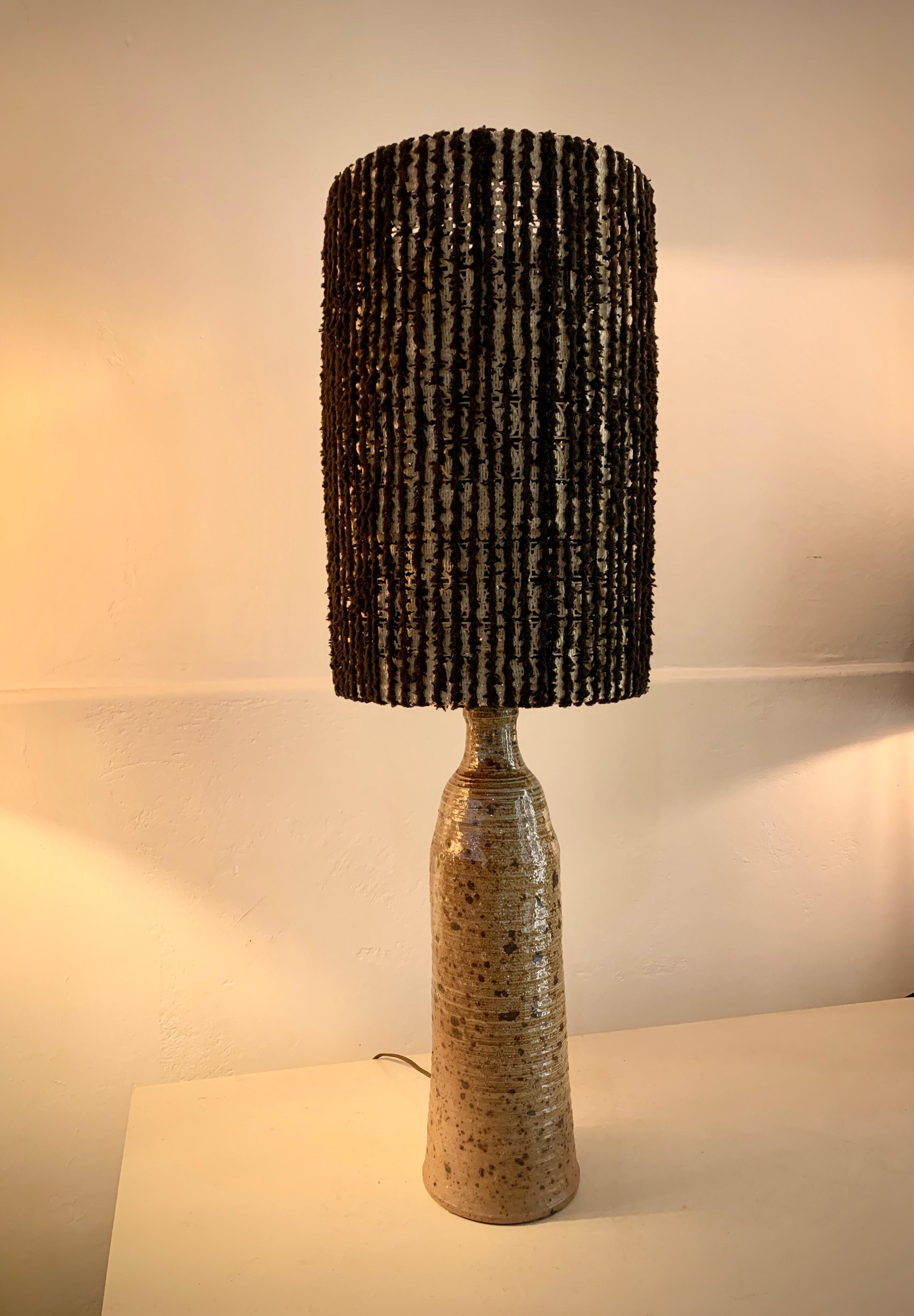 Grès Lampe de table française en grès pyriteux, 1960. en vente