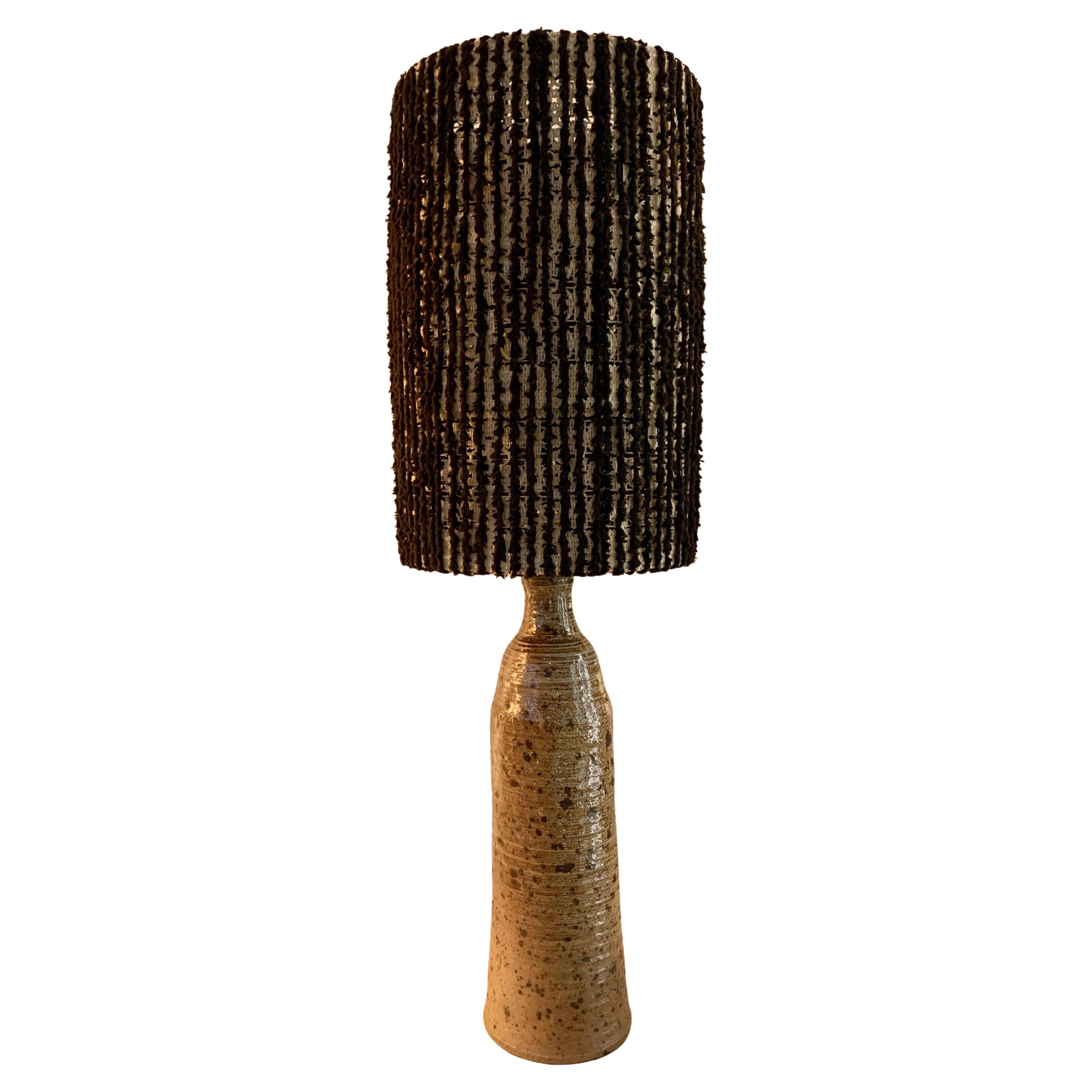 Lampe de table française en grès pyriteux, 1960. en vente