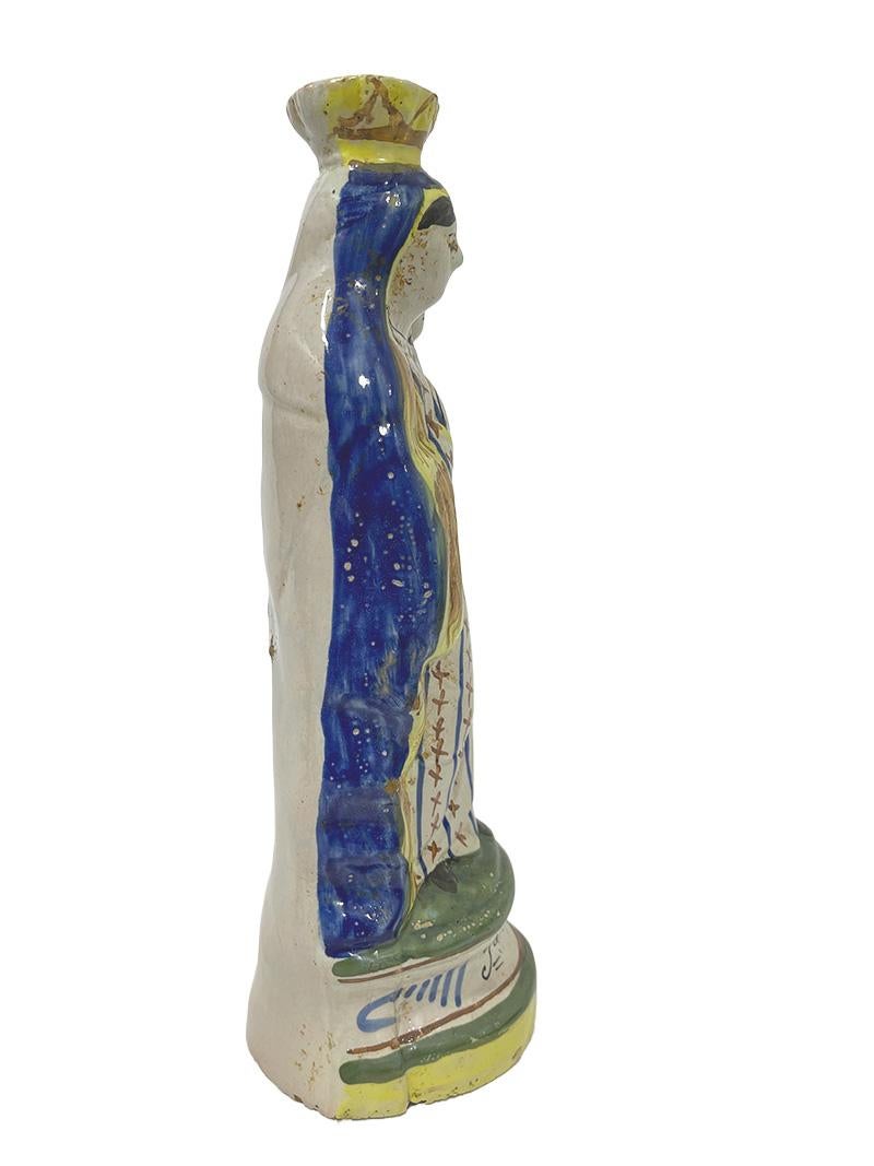 French Quimper Pottery, Madonna with Child, circa 1900 In Good Condition For Sale In Delft, NL
