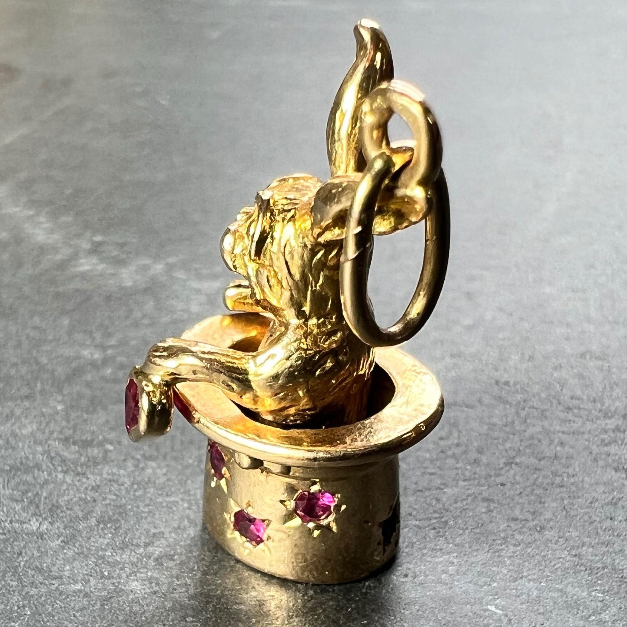 Pendentif magique chapeau de lapin français en or jaune 18 carats avec rubis Bon état - En vente à London, GB
