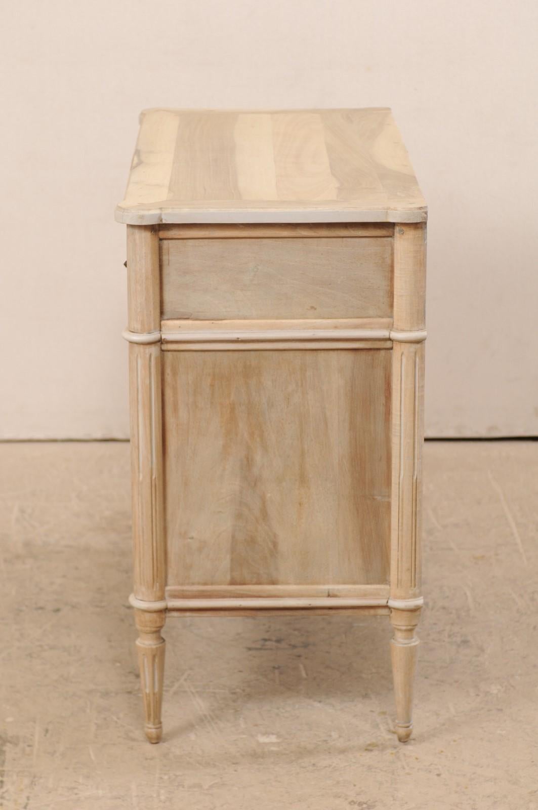 French Raised Neoclassical Style 3-Drawer Chest, Early 20th Century In Good Condition In Atlanta, GA