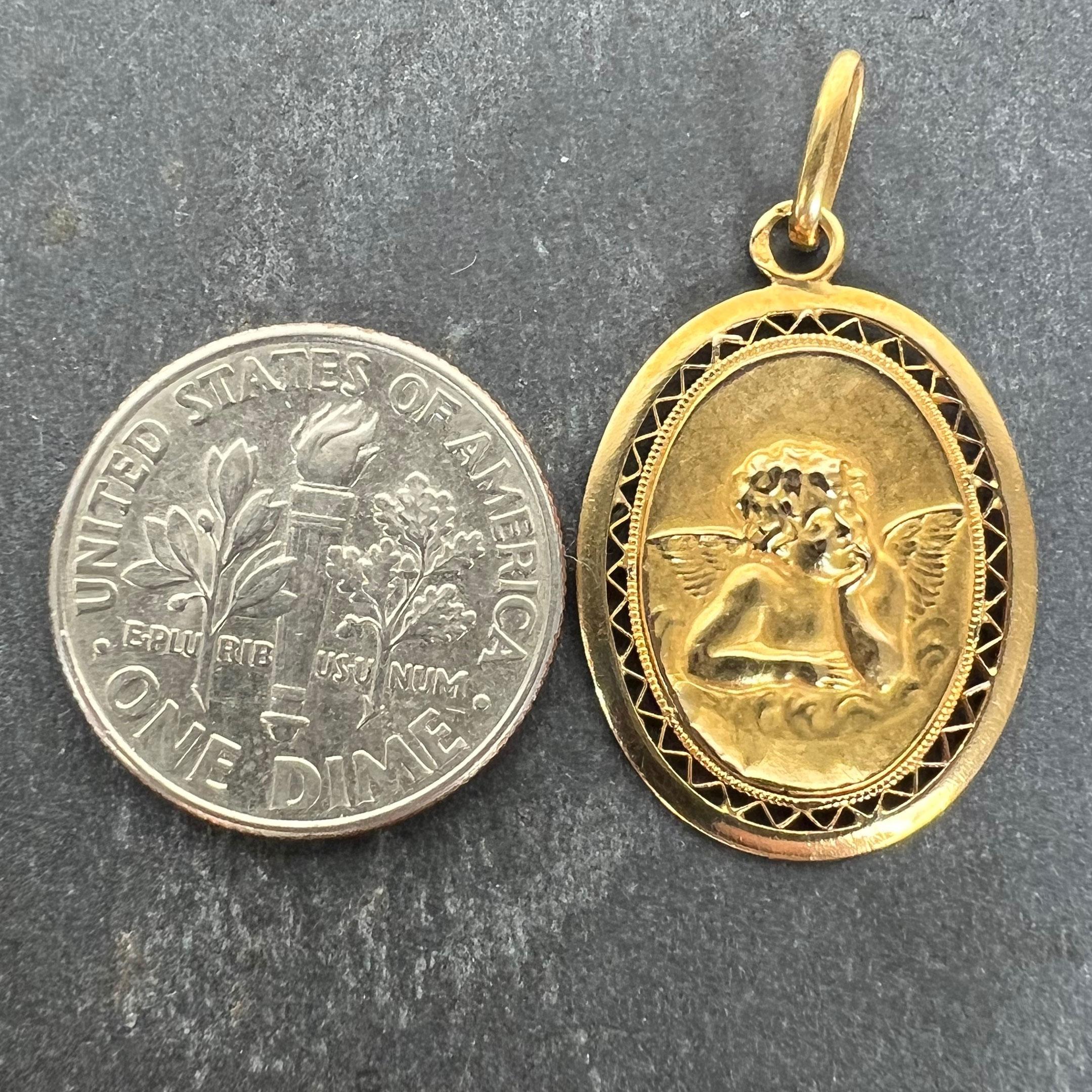French Raphael’s Cherub 18K Yellow Gold Charm Pendant in vendita 6