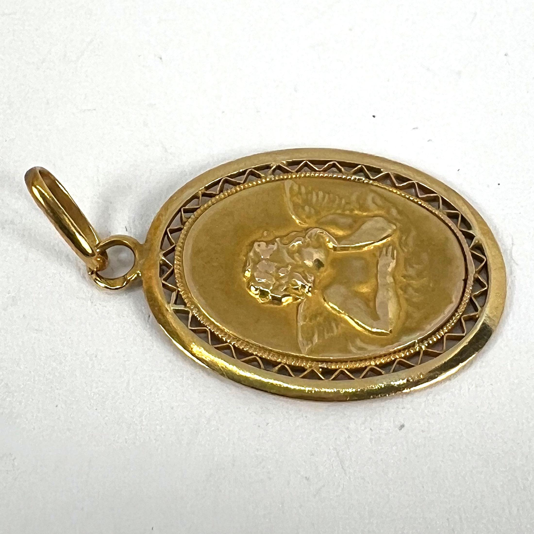 French Raphael’s Cherub 18K Yellow Gold Charm Pendant in vendita 10
