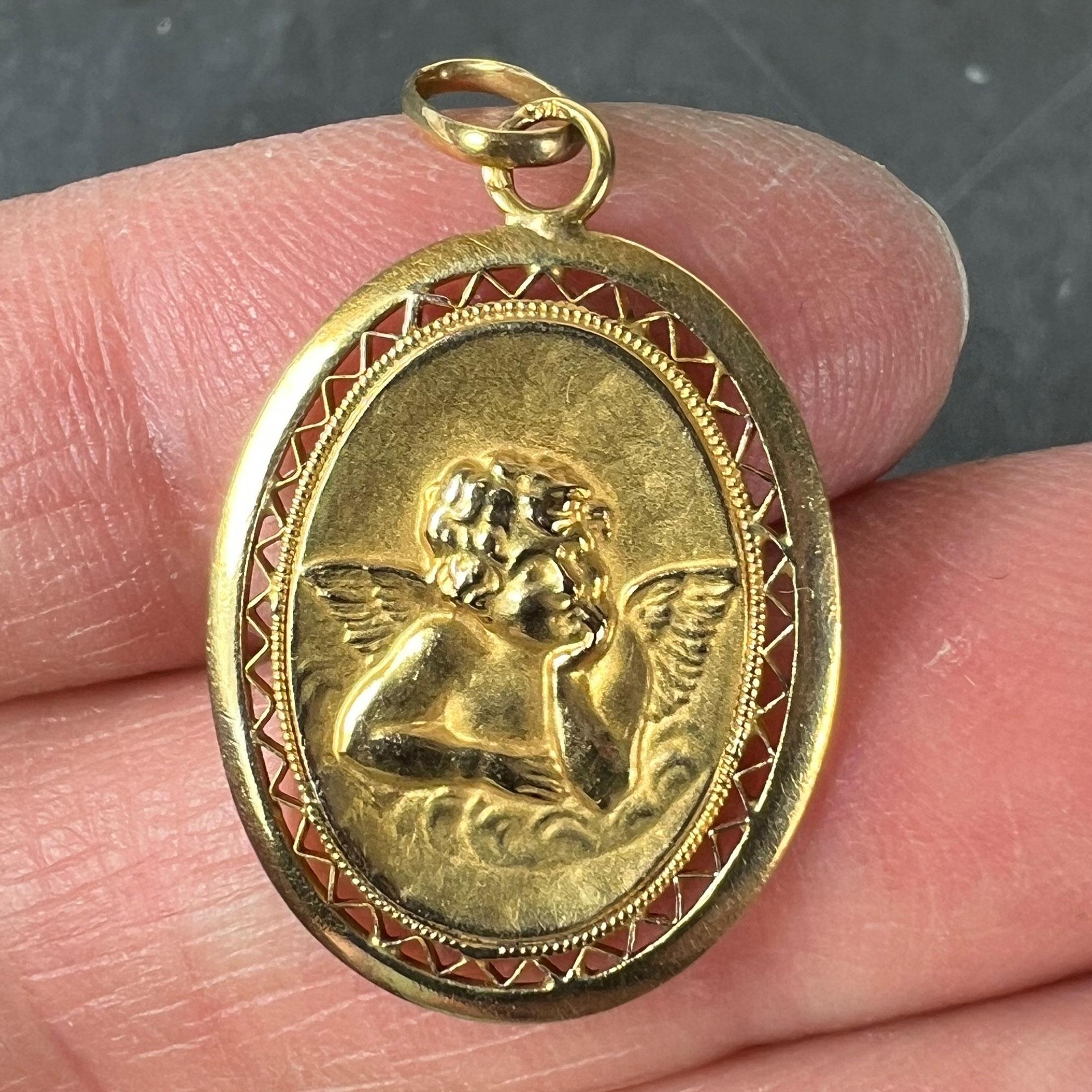 French Raphael’s Cherub 18K Yellow Gold Charm Pendant in vendita 1