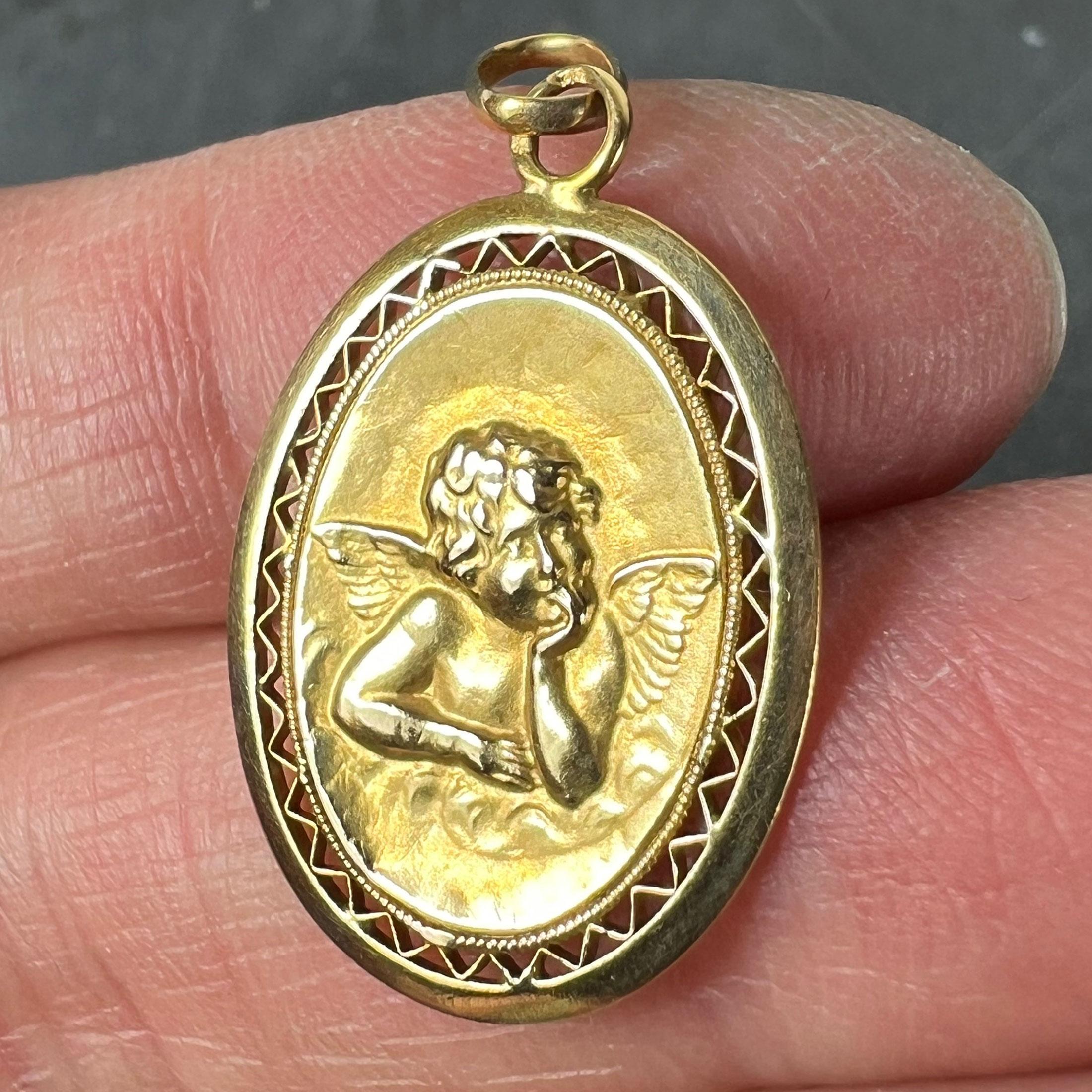 French Raphael’s Cherub 18K Yellow Gold Charm Pendant in vendita 2