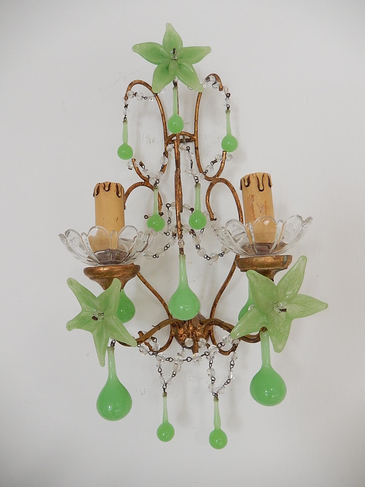 French Rare Flower One of a Kind Green Opaline Giltwood Sconces, circa 1920 In Good Condition For Sale In Firenze, Toscana