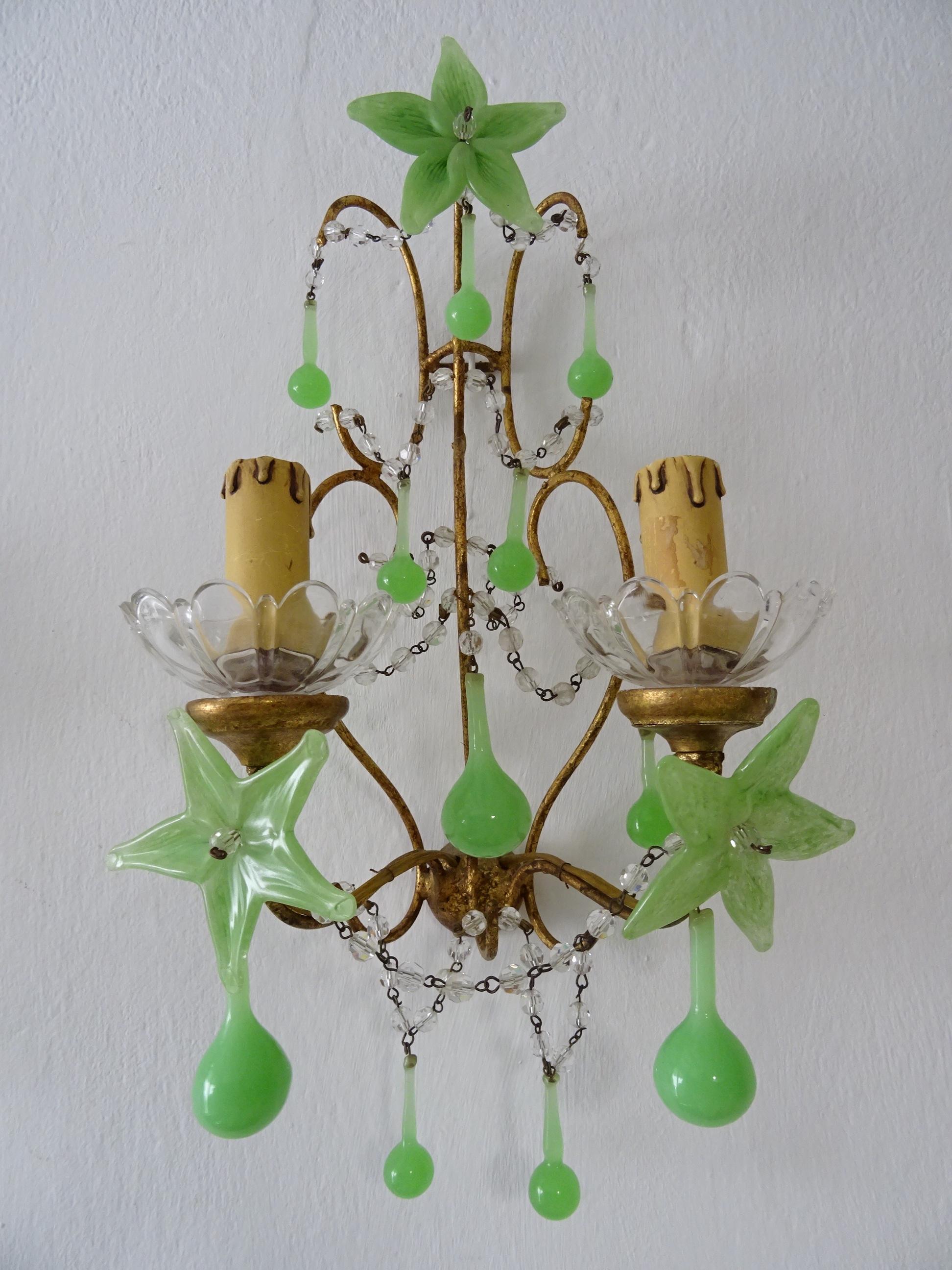 French Rare Flower One of a Kind Green Opaline Giltwood Sconces, circa 1920 In Good Condition In Modena (MO), Modena (Mo)