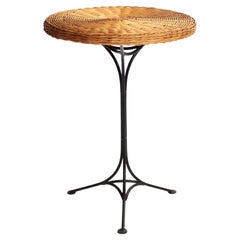 Gueridon o tavolino francese in rattan e metallo nero del 1950 circa