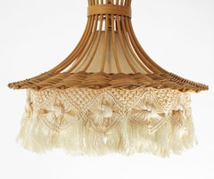 Große französische Rattan- und Makramee-Hängelampe mit Fransen