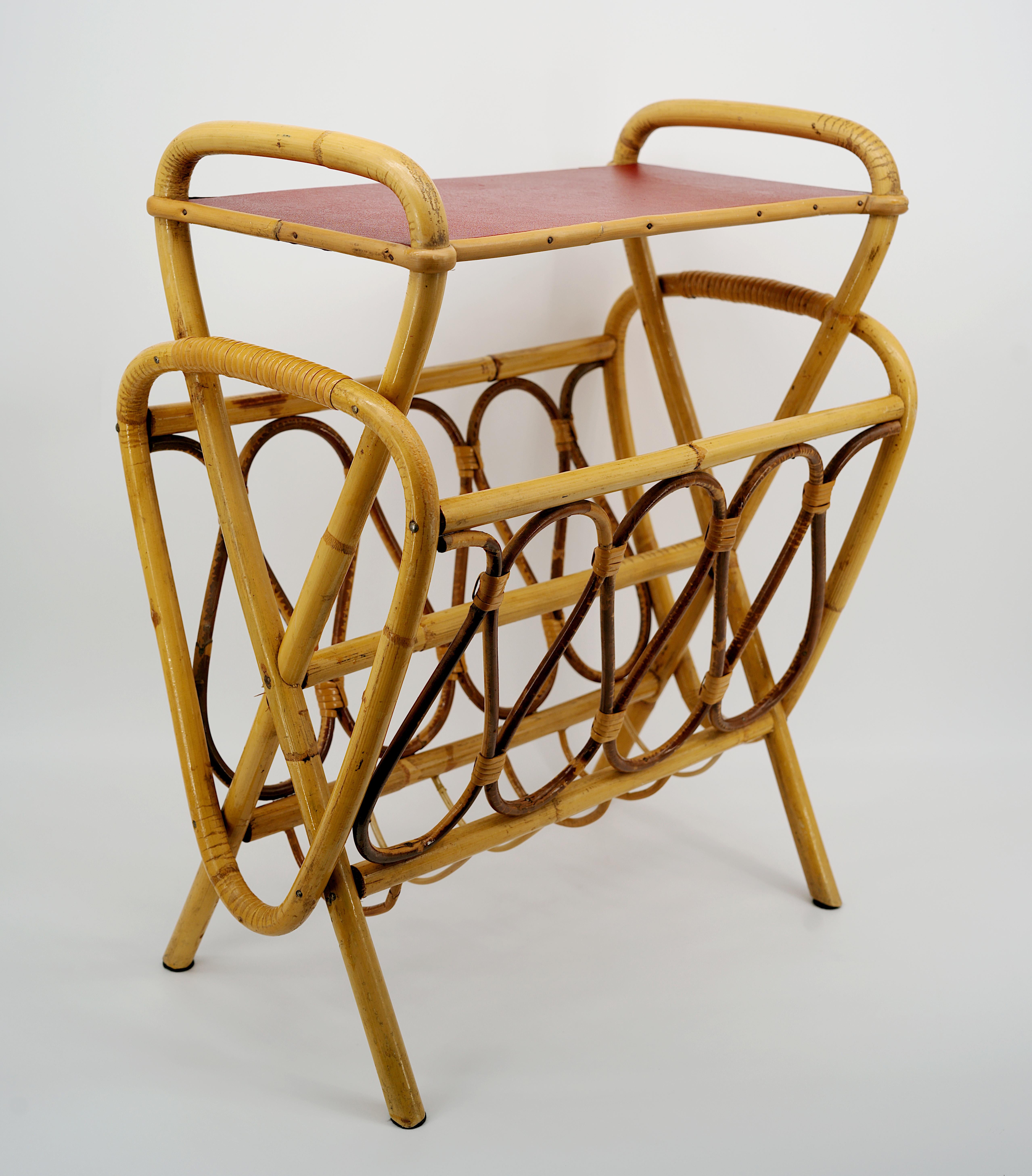 Bamboo and rattan magazine rack side table, France, Mid-century. Bamboo and rattan. Leatherette top.  Height : 21.2