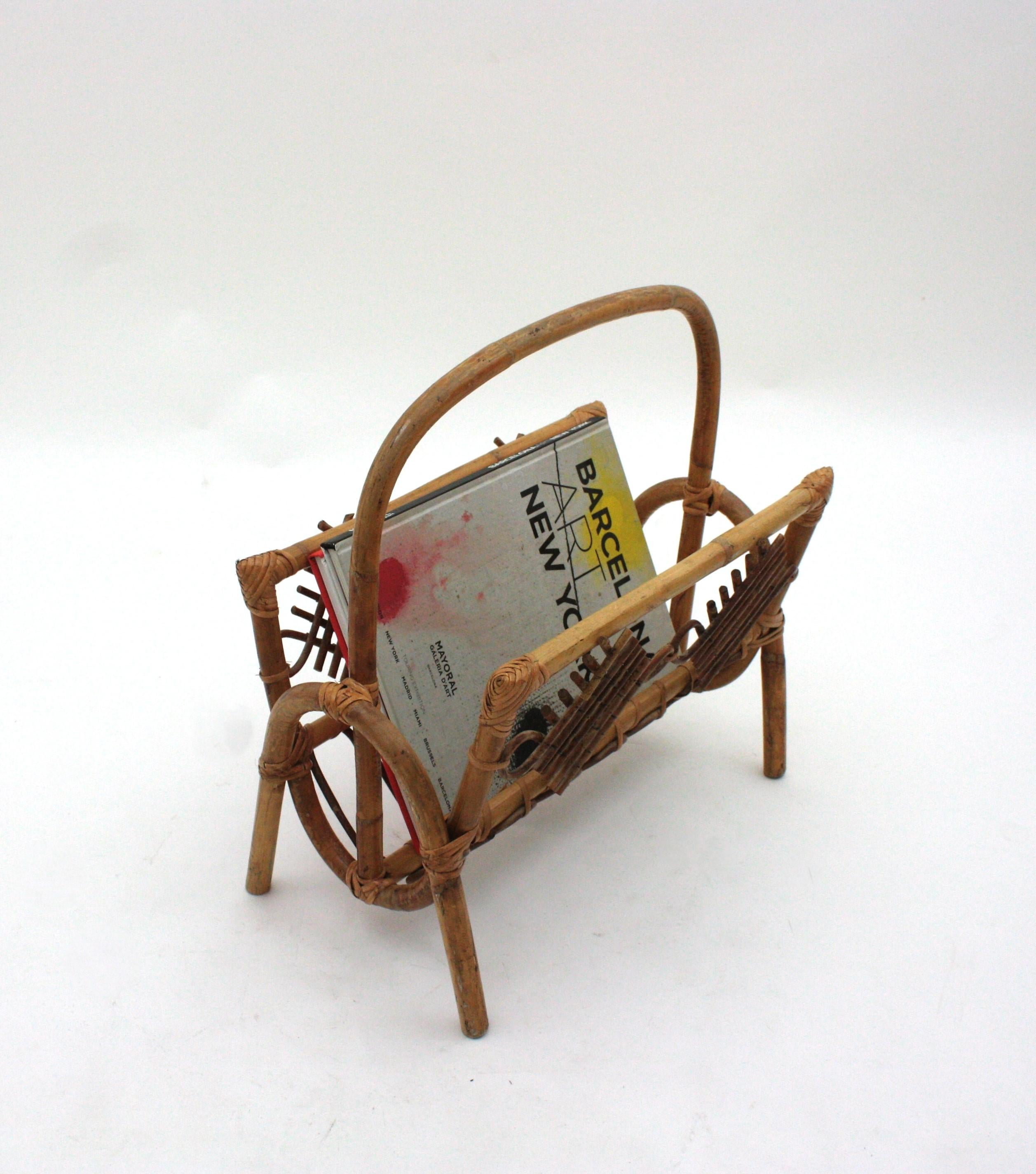 French Rattan Bamboo Magazine Rack with Chinoiserie Details, 1960s For Sale 1