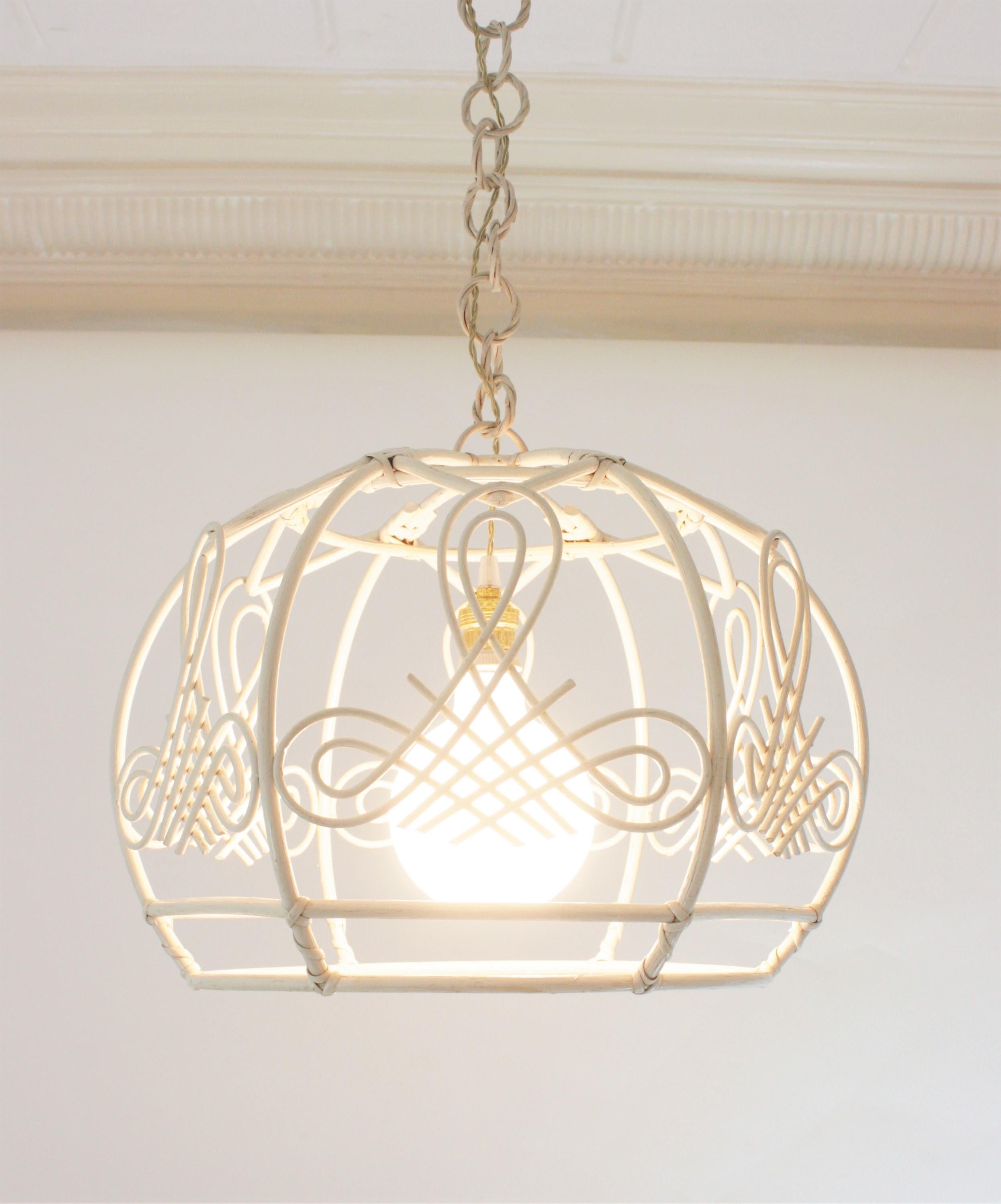 French Rattan Bell Pendant Lamp / Lantern in White Patina, 1960s For Sale 3