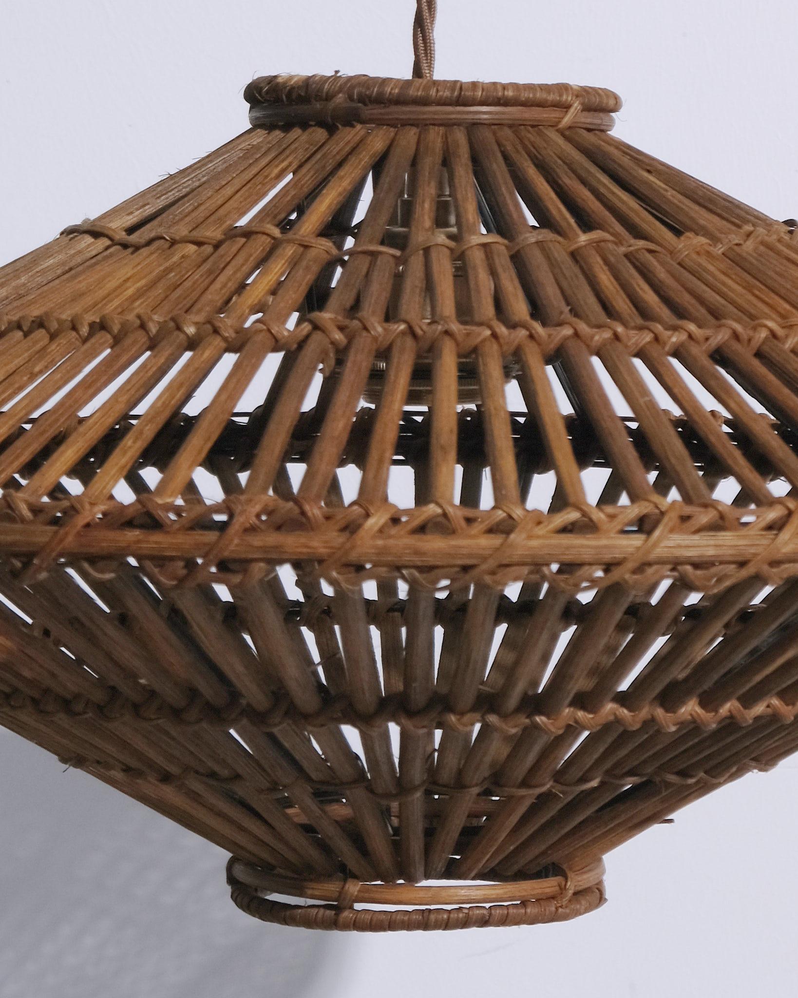 Ciondolo da soffitto in rattan francese, anni '60 ca. In condizioni buone in vendita a London, GB