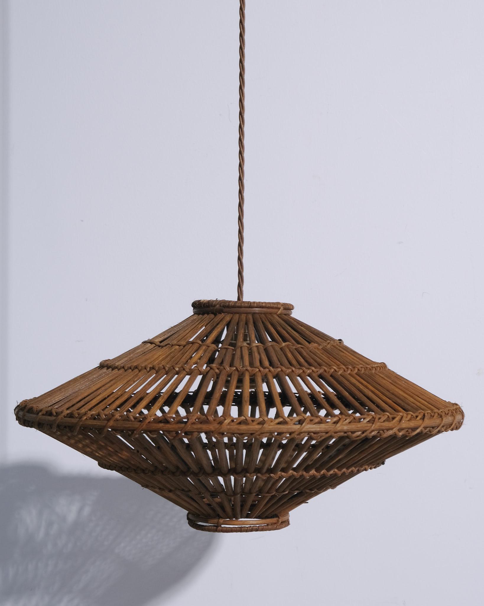 Metà XX secolo Ciondolo da soffitto in rattan francese, anni '60 ca. in vendita