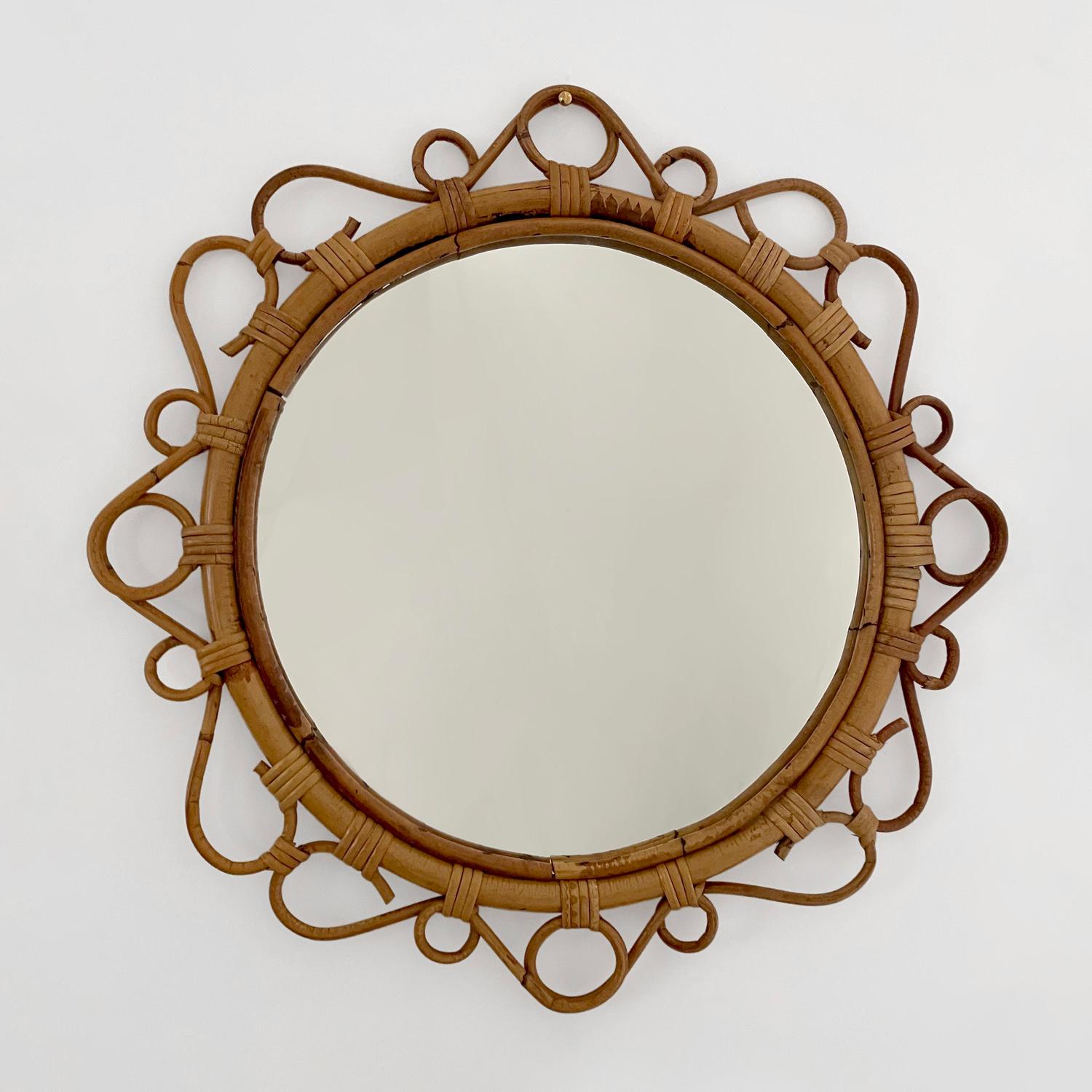 French Rattan Circular Wall Mirror In Good Condition For Sale In Los Angeles, CA