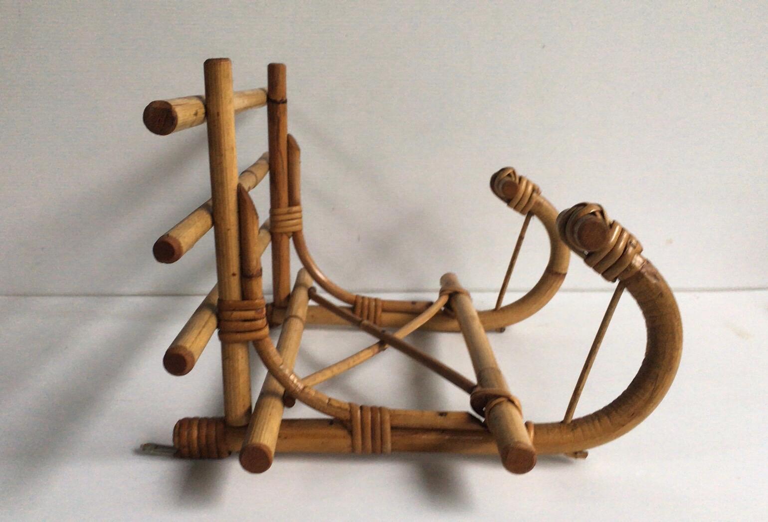Francese Appendiabiti francese in rattan e bambù Louis Sognot, circa 1950 in vendita