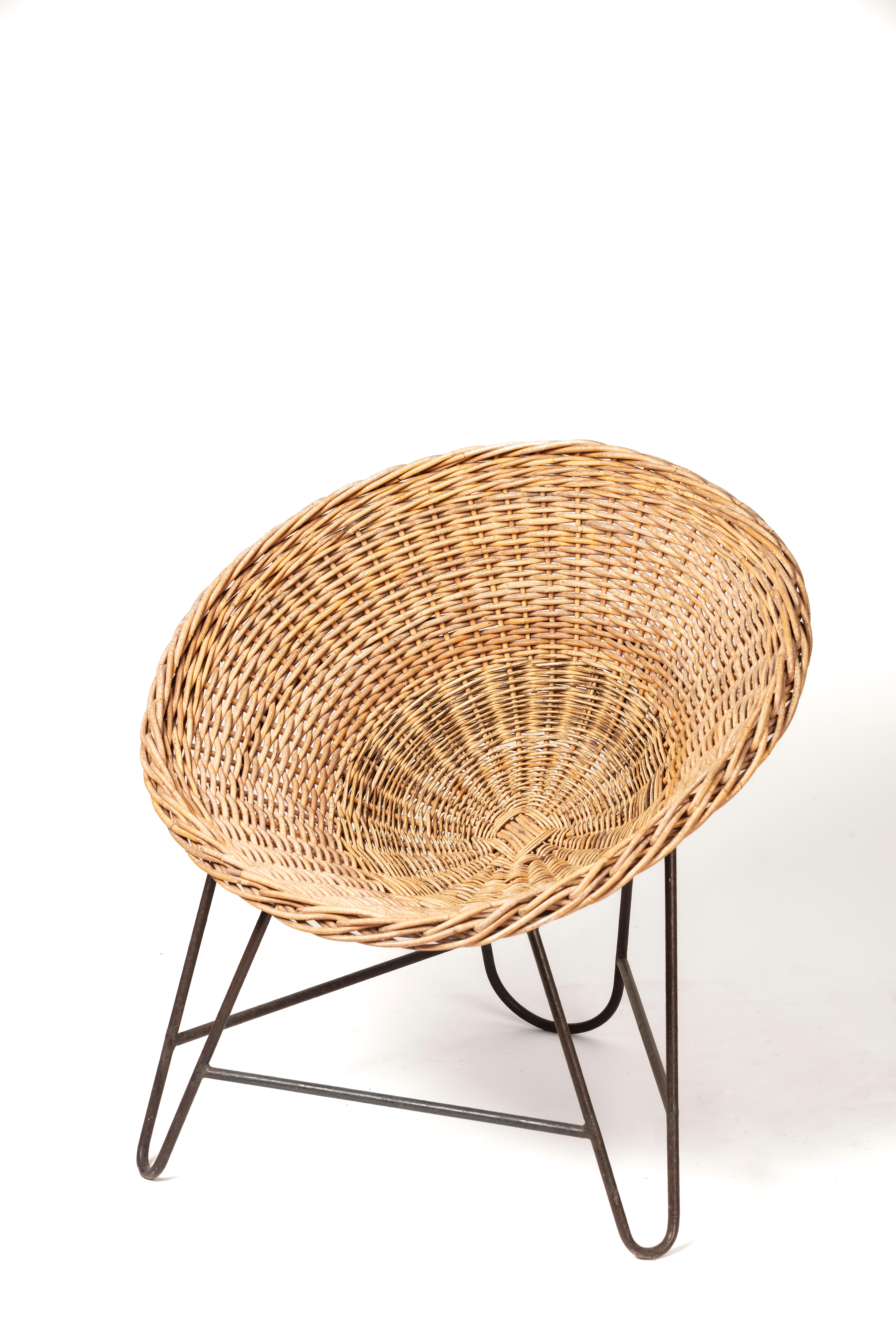 sillones perfectos para jardines y terrazas.
El metal y el ratán dan un toque moderno a estos sillones franceses de los años 60.

