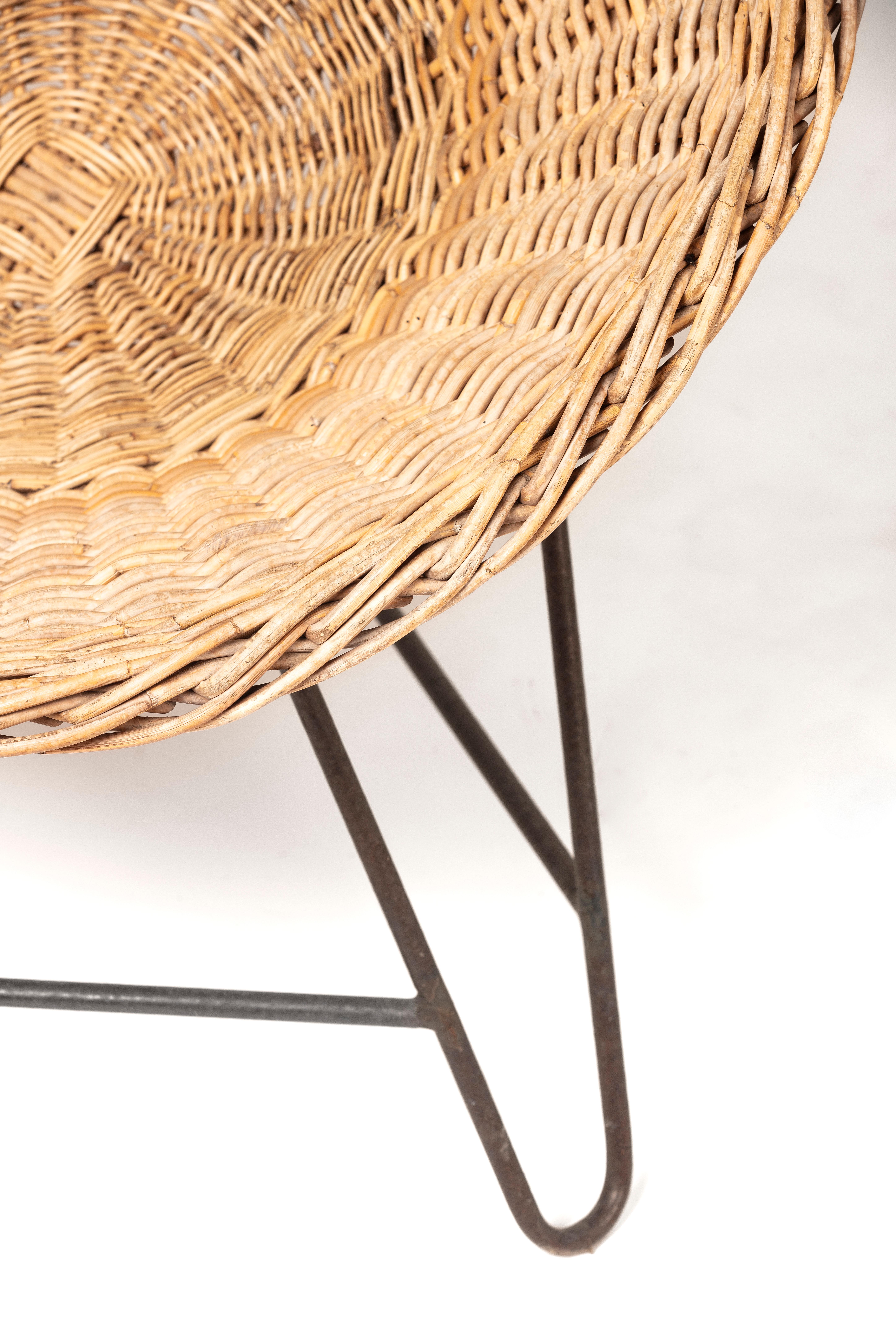 Sillón cónico francés de ratán al estilo de Mathieu Matégot Moderno de mediados de siglo en venta