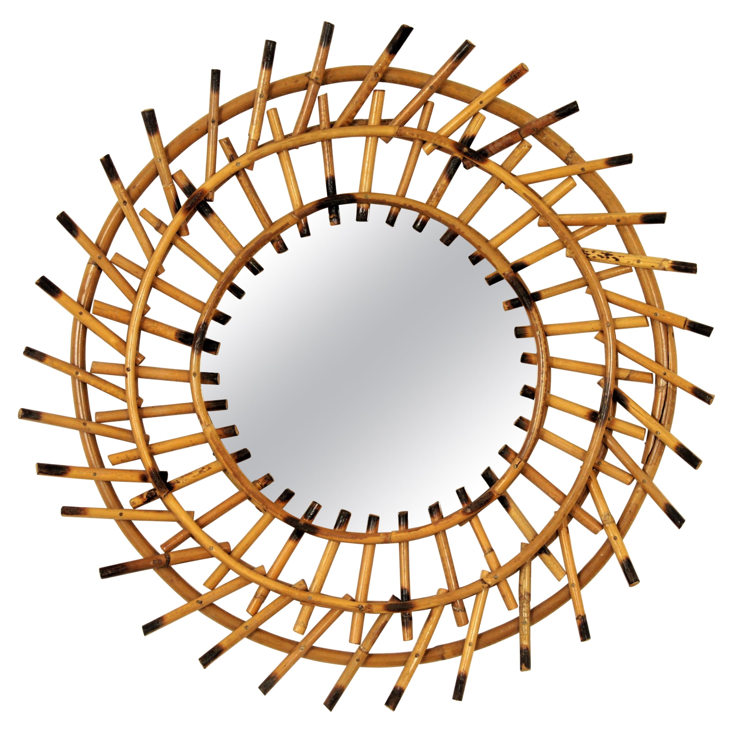 Französischer Rattan-Spiegel mit doppeltem Sonnenschliff