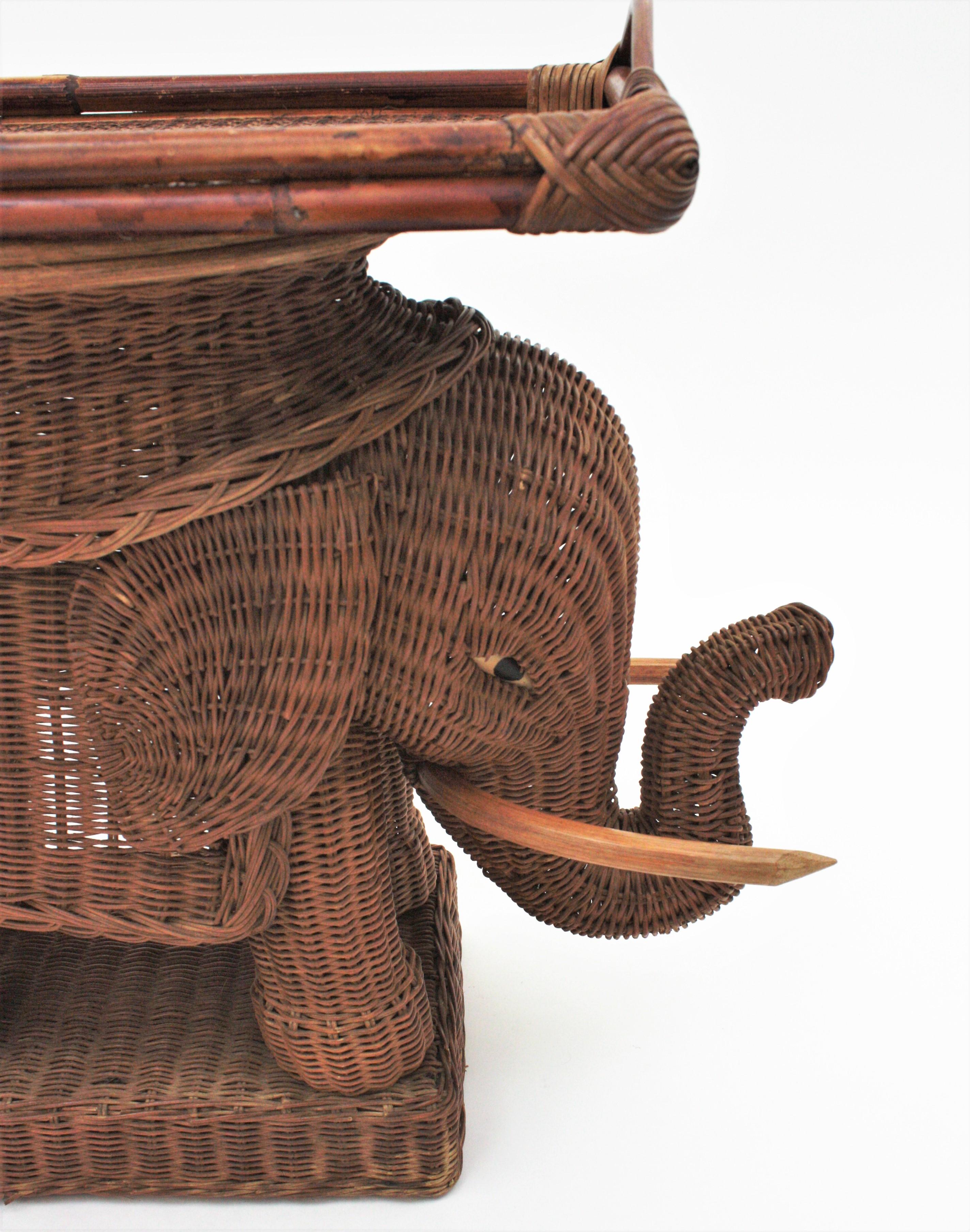 French Rattan Elephant Tray Table or Drinks Table, 1950s In Good Condition In Barcelona, ES