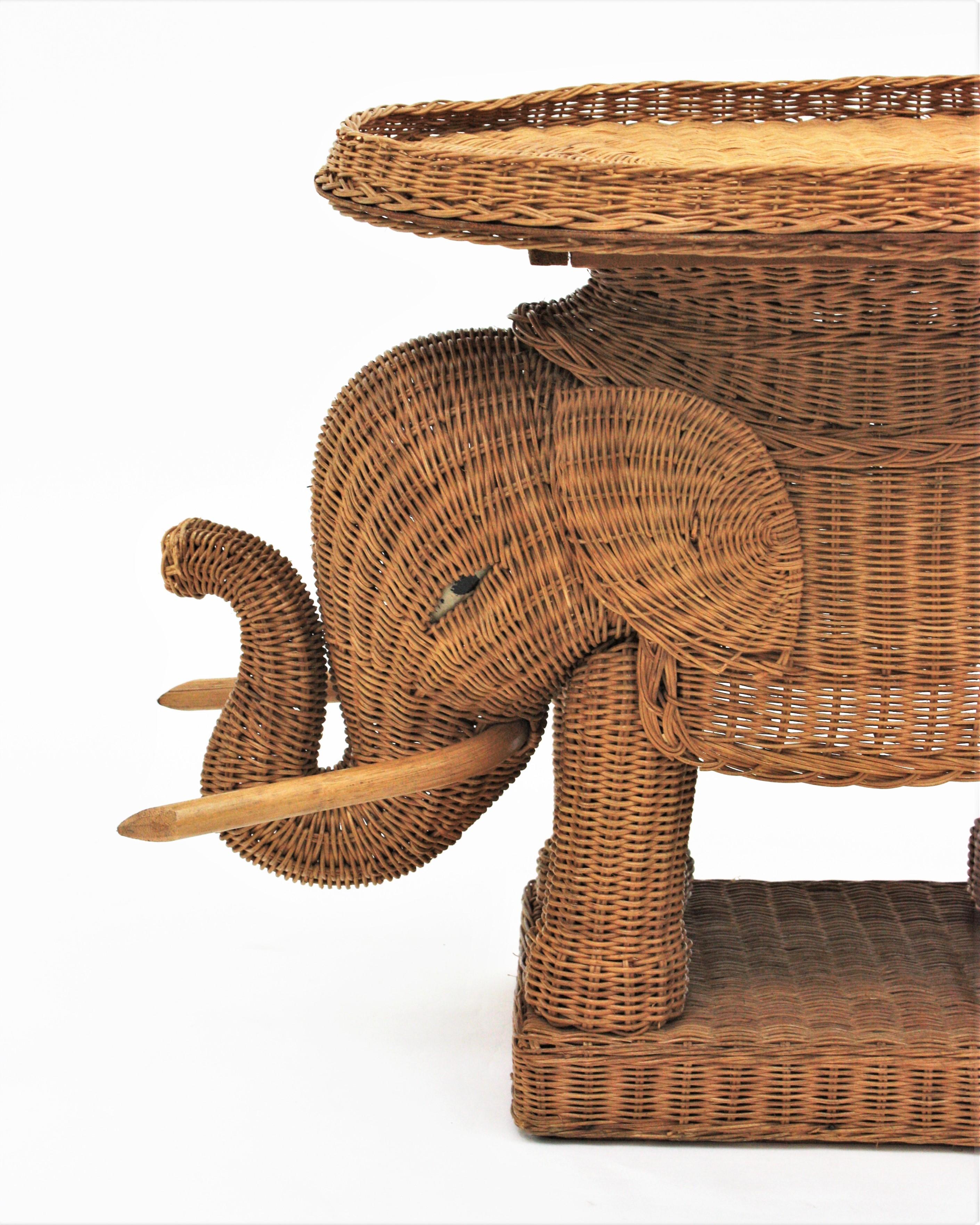 French Rattan Elephant Tray Table or Drinks Table In Good Condition In Barcelona, ES