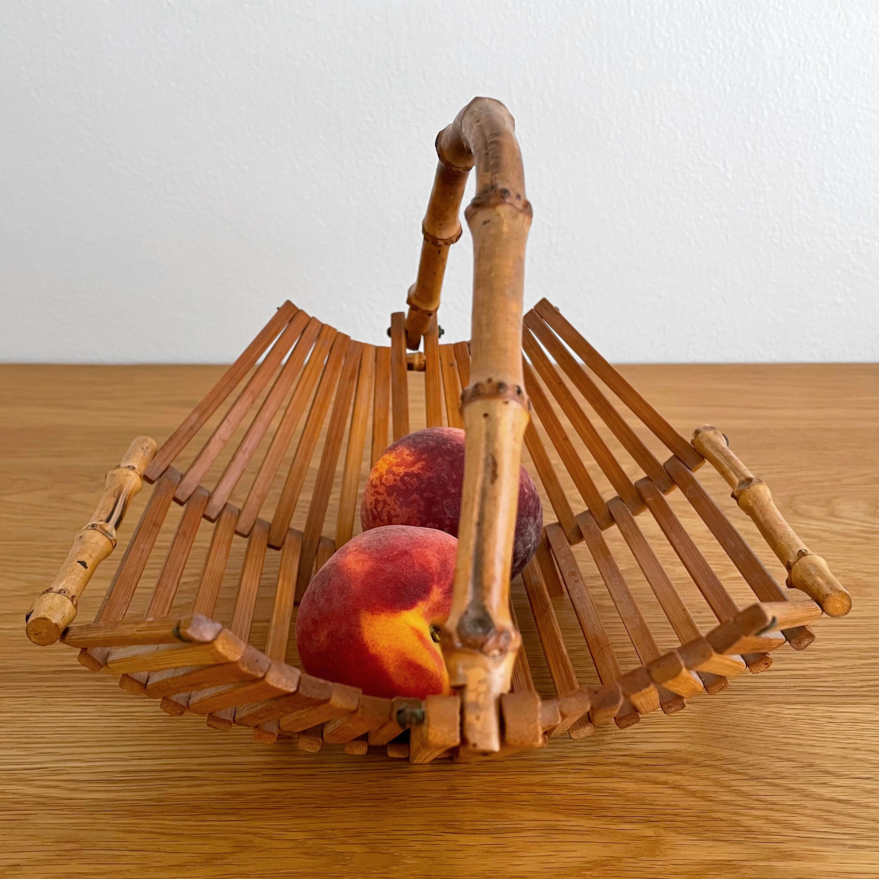 French Rattan Fruit Basket with Bamboo Handle In Good Condition For Sale In Los Angeles, CA
