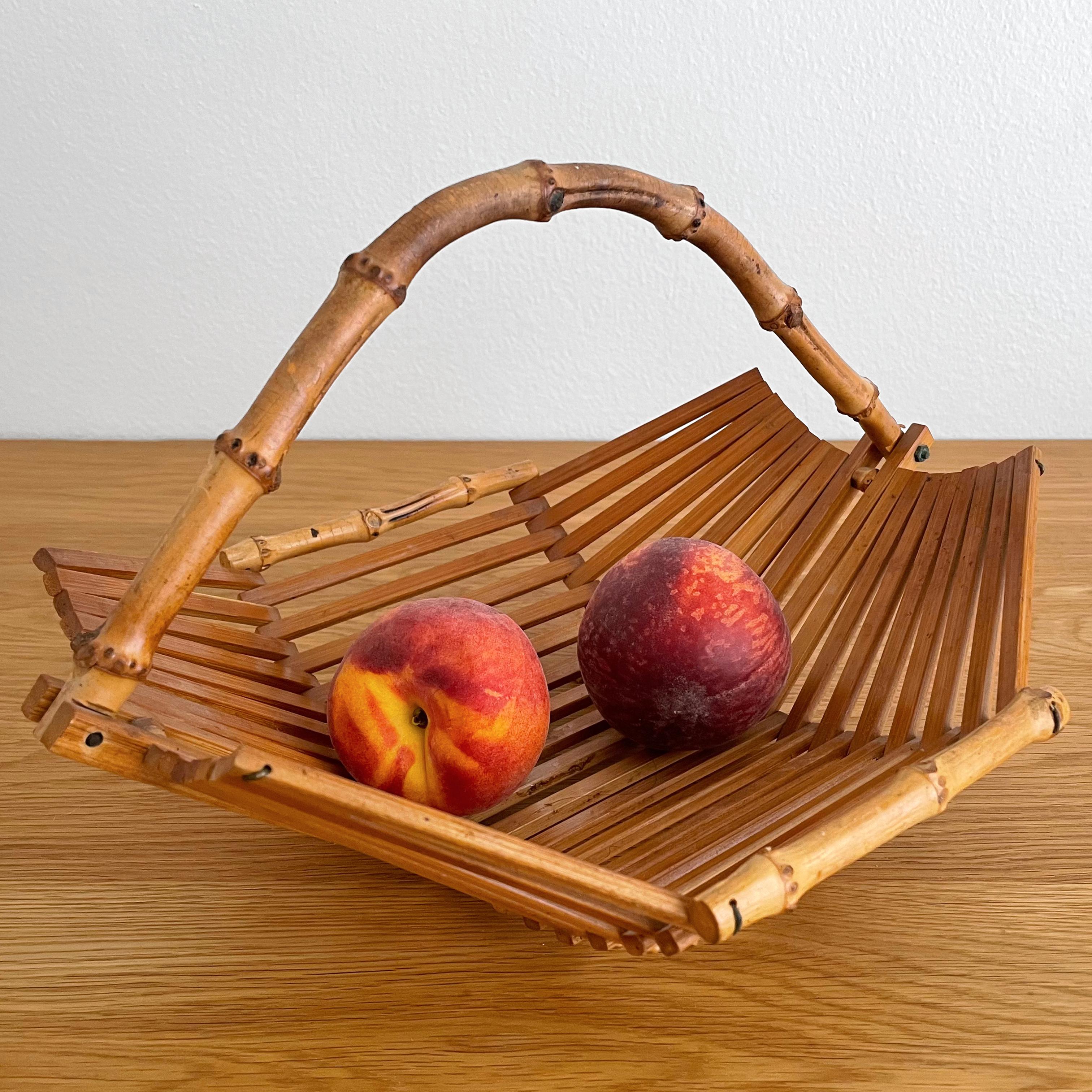 Mid-20th Century French Rattan Fruit Basket with Bamboo Handle For Sale