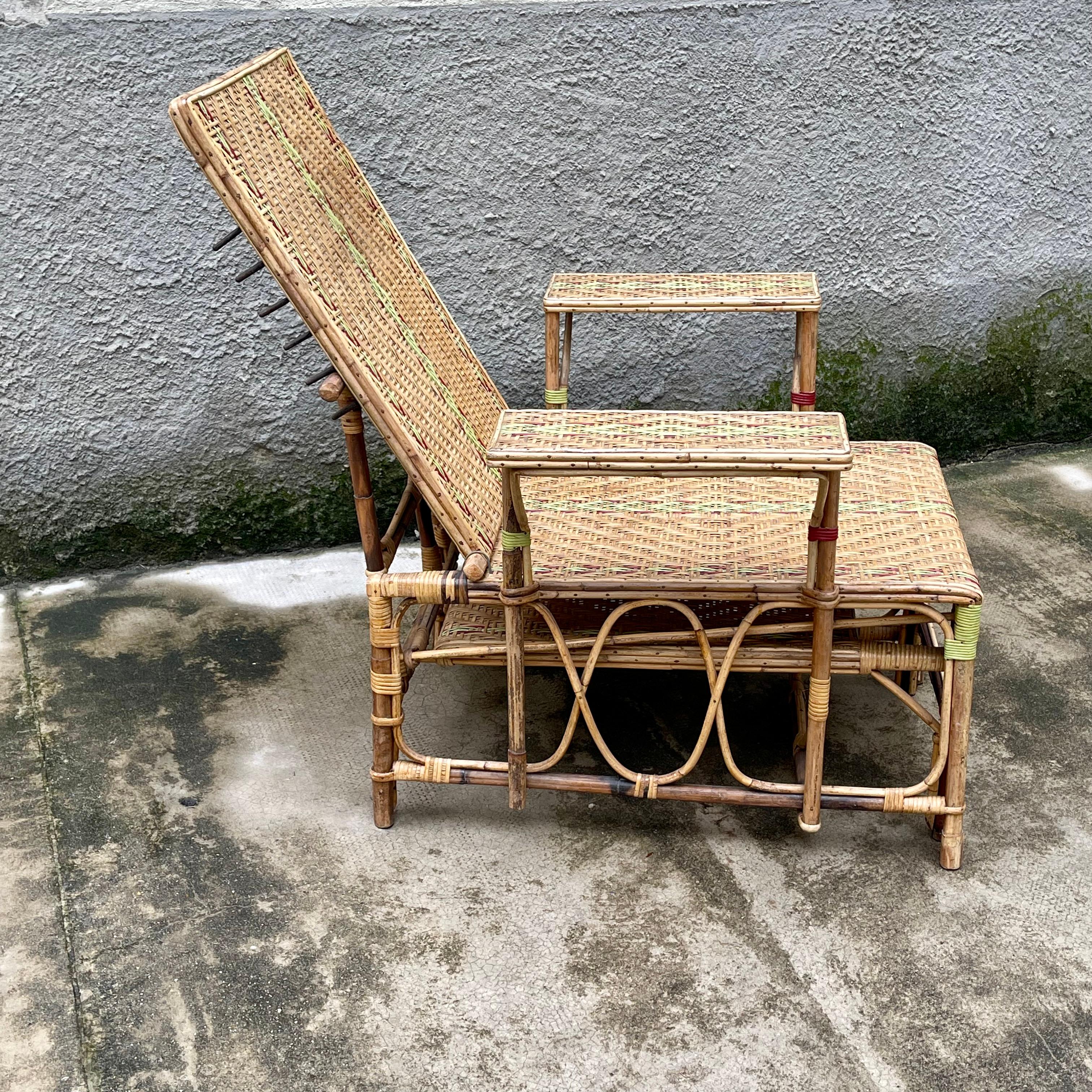 French Rattan Green Stripe Folding Deck Chaise Lounge, 1930s In Good Condition For Sale In Milano, IT