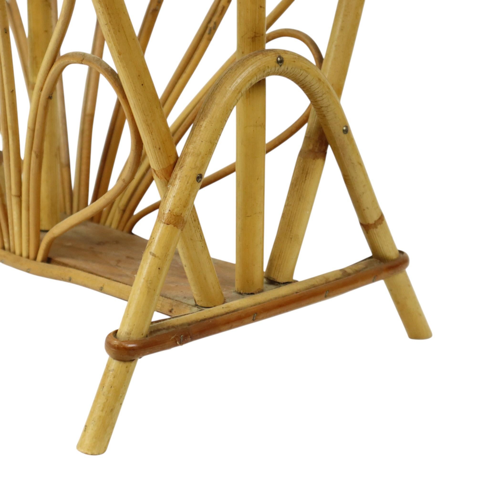 Rattan Portariviste in rattan francese in stile Boho anni Sessanta in vendita