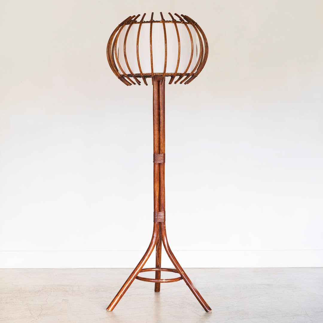 Lampadaire orbe en rotin français
