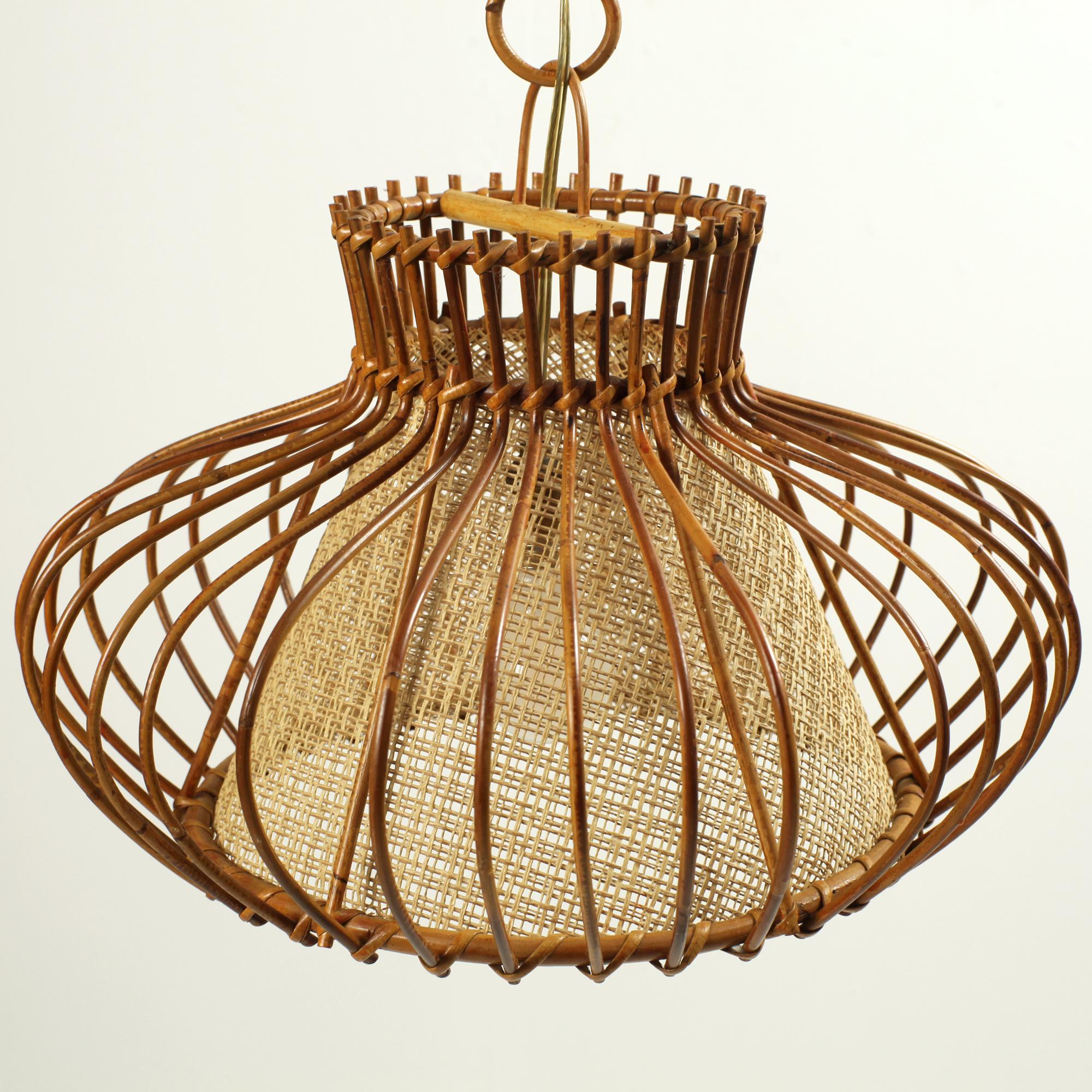 Lampada a sospensione in rattan francese 1960 In condizioni buone in vendita a Saint  Ouen, FR