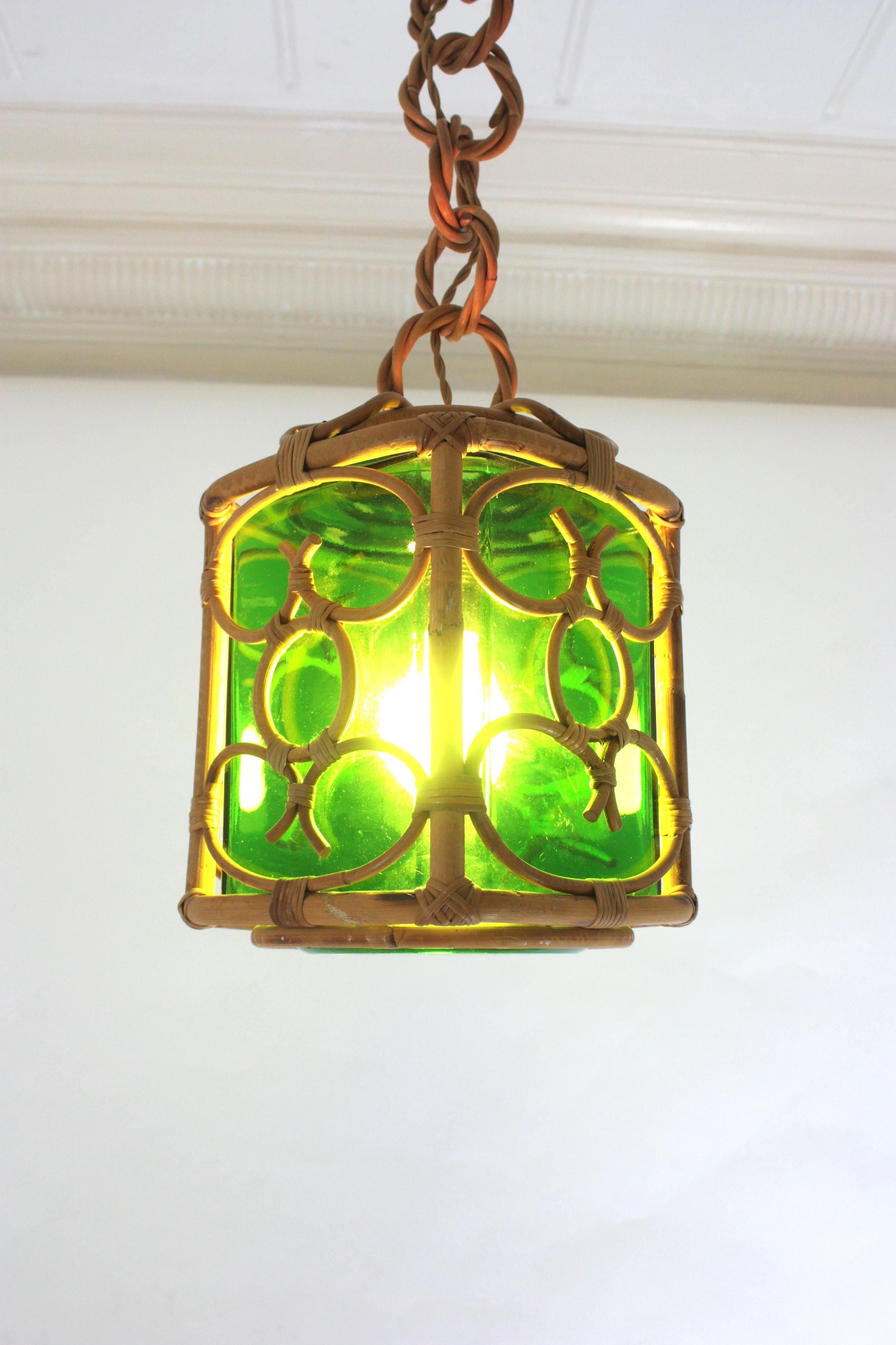 French Rattan Pendant Lantern with Green Glass Lampshade and Chinoiserie Design For Sale 4