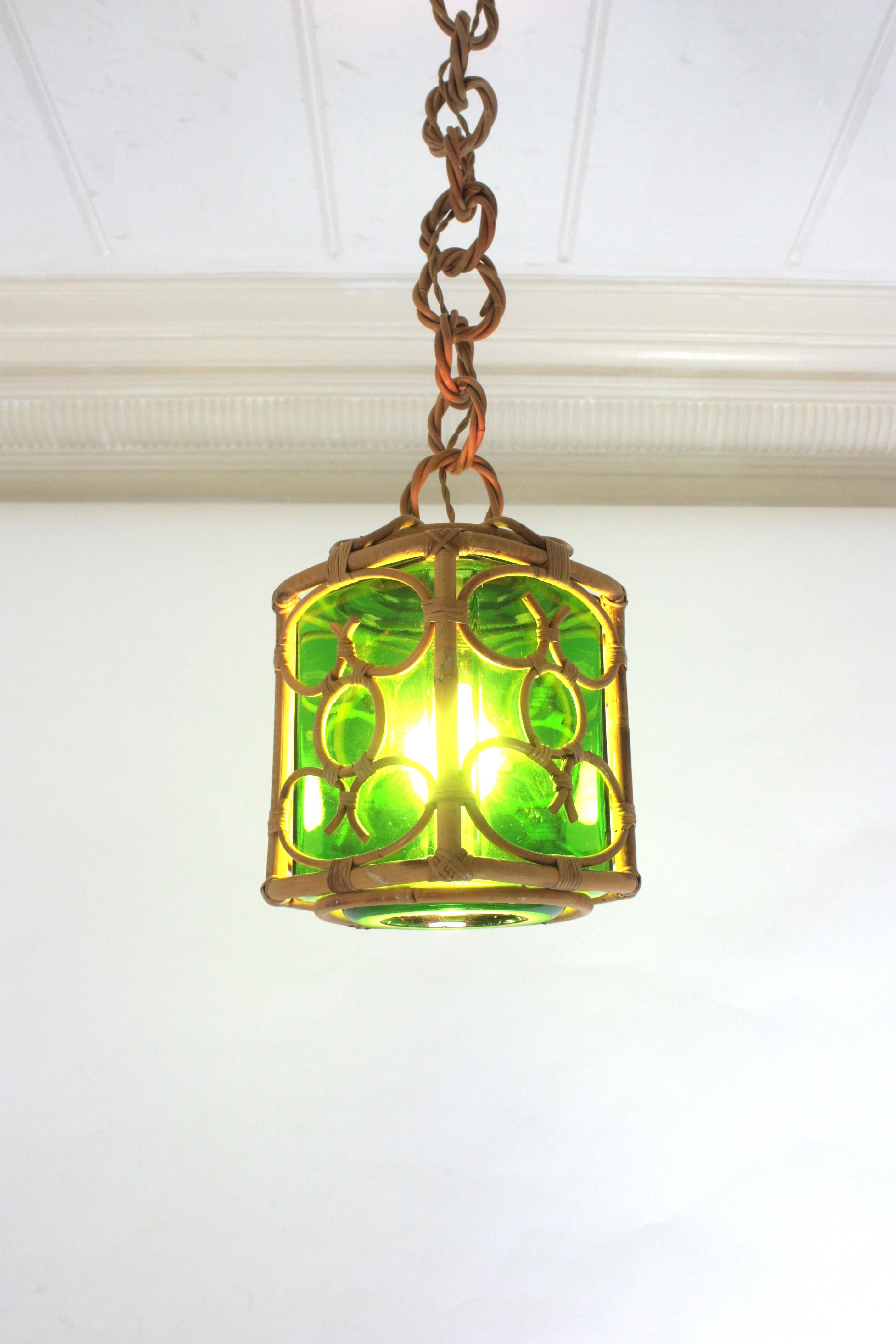 French Rattan Pendant Lantern with Green Glass Lampshade and Chinoiserie Design For Sale 1