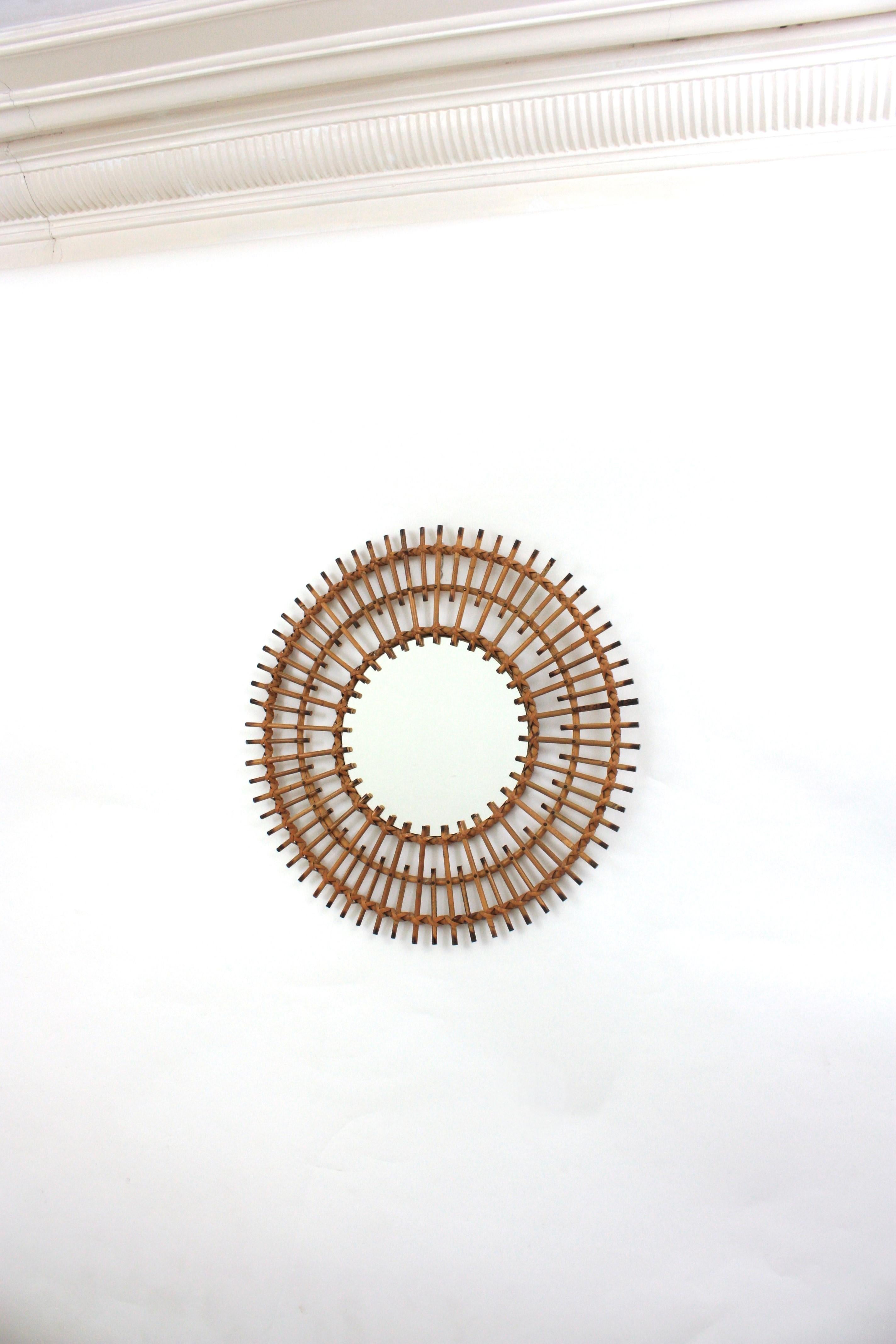 Specchio francese in rattan Sunburst con cornice a doppio strato in vendita 1