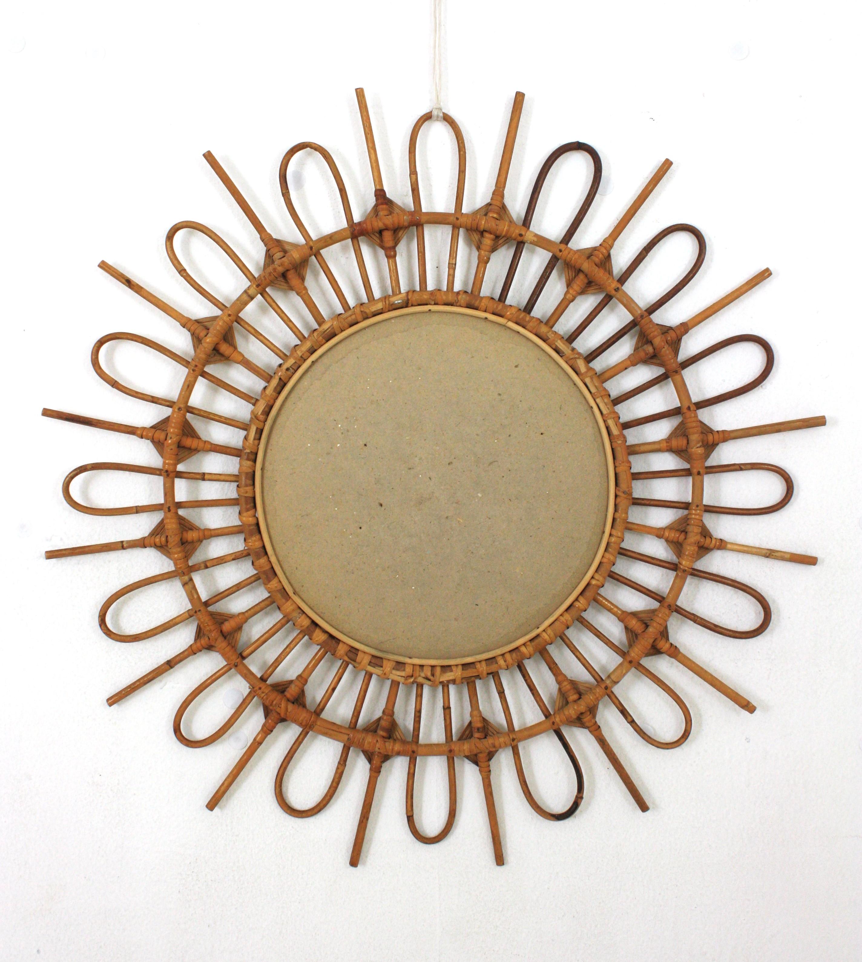 Miroir français en rotin Sunburst avec détails en losange, années 1960 en vente 3