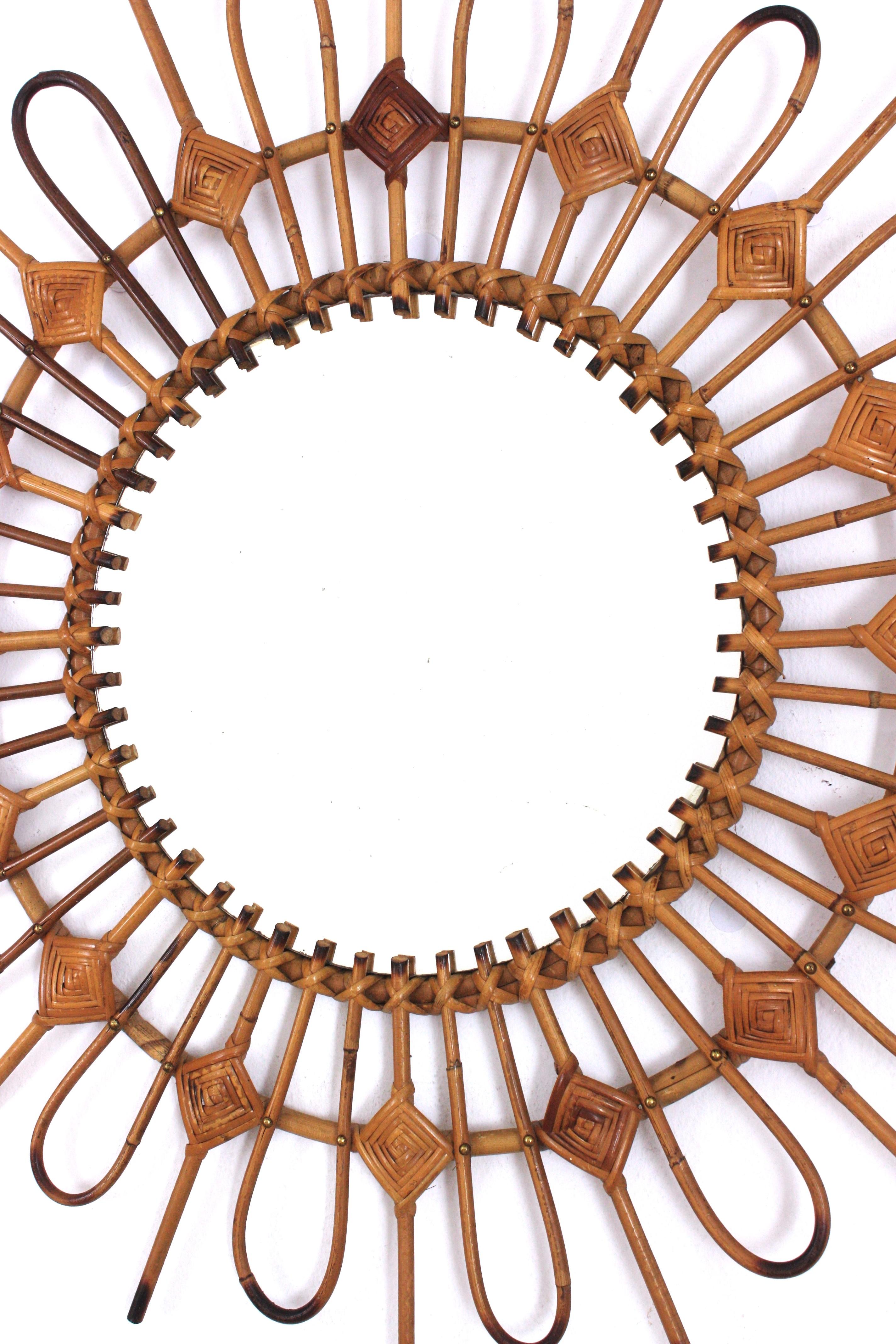 Miroir français en rotin Sunburst avec détails en losange, années 1960 en vente 1
