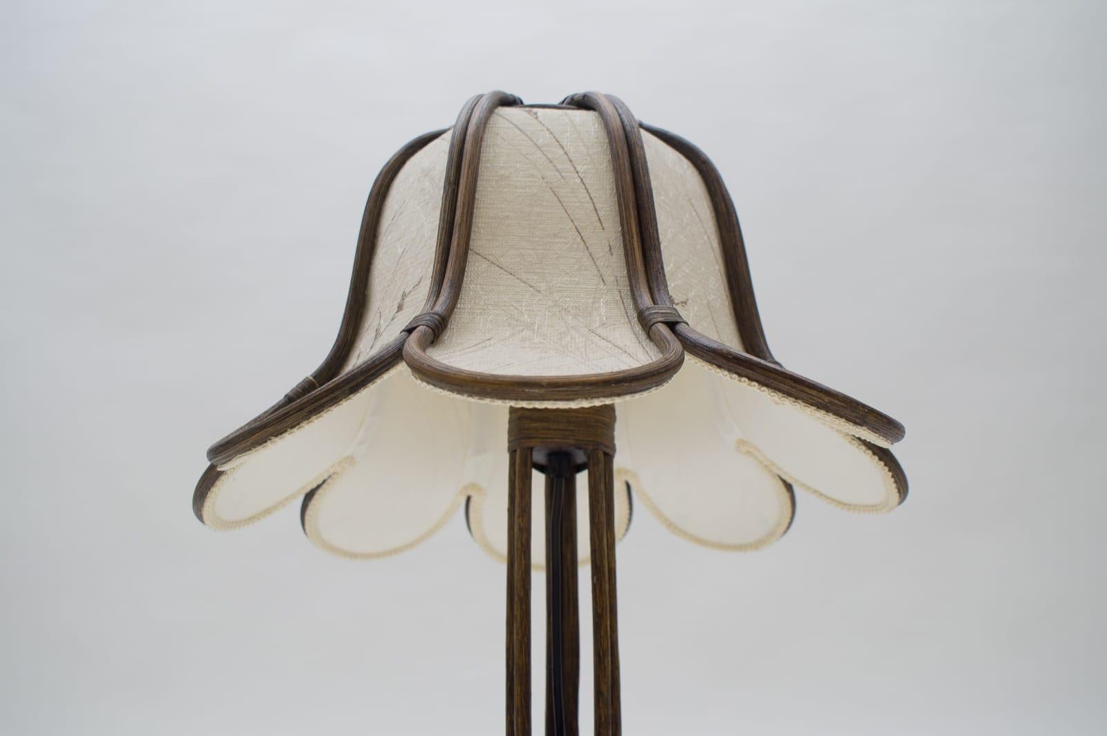 Tissu Lampe de table française en rotin, années 1960 en vente