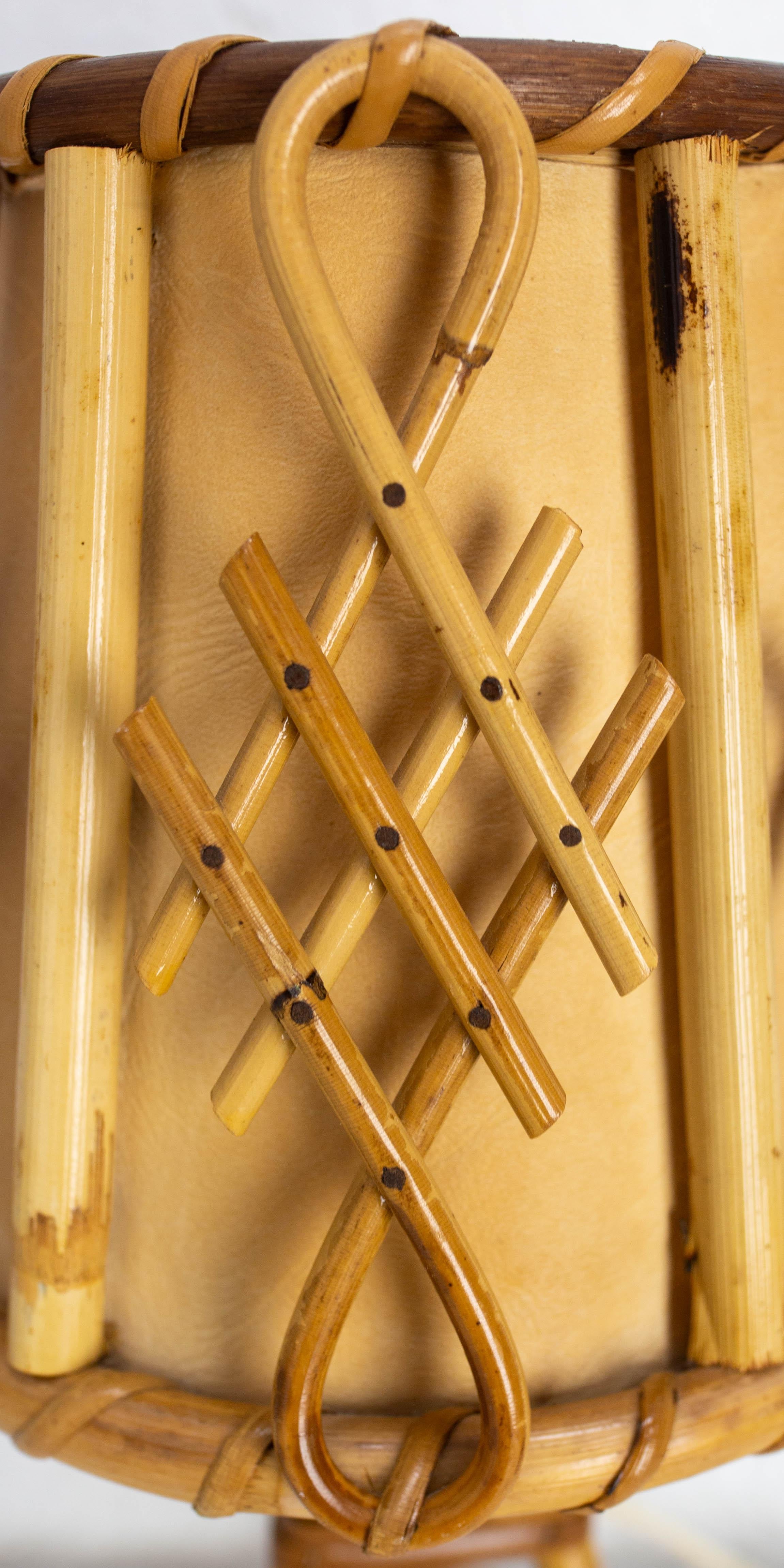 Rotin Lampe de table en rotin, circa 1950 en vente