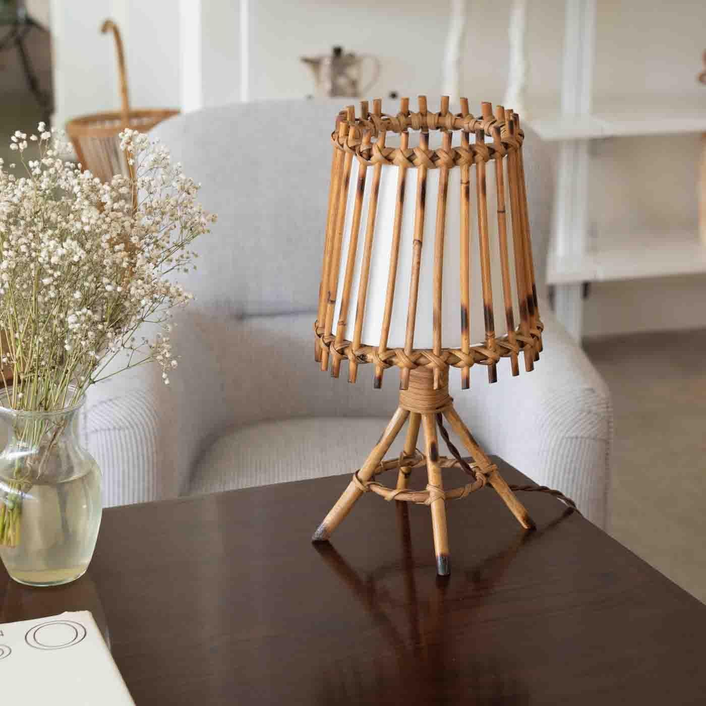 Français Lampe à poser en rotin en vente