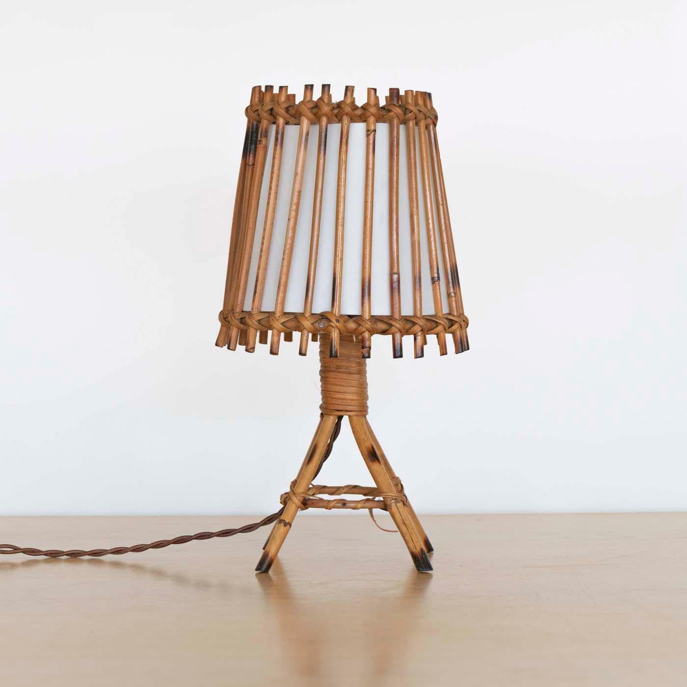 20ième siècle Lampe à poser en rotin en vente