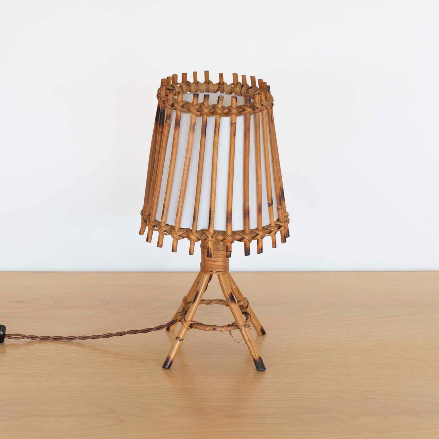 Soie Lampe à poser en rotin en vente