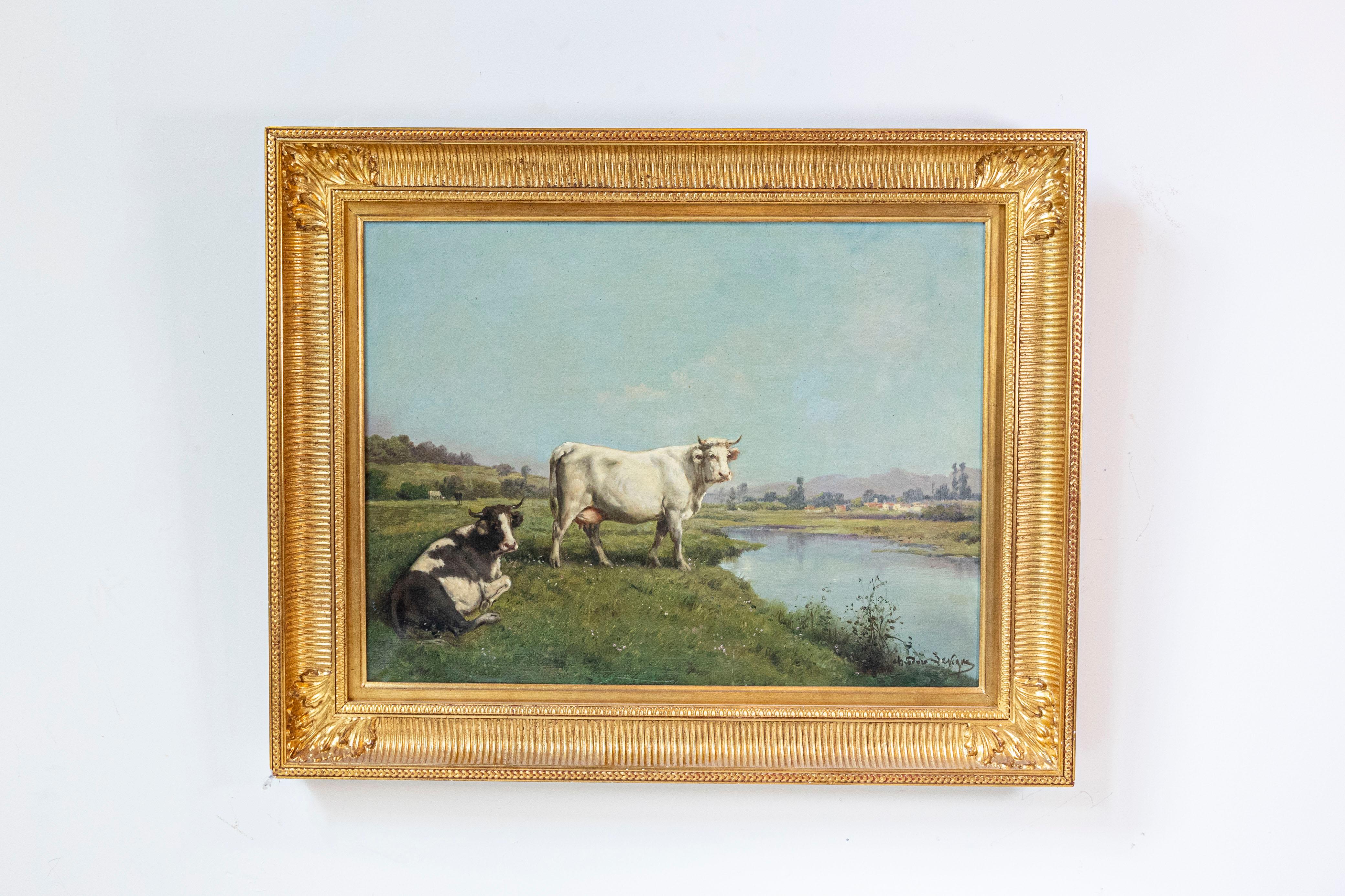 Un dipinto realista francese a olio su tela raffigurante delle mucche in un ambiente pastorale, opera dell'artista Théodore Levigne (1848-1912) della Scuola di Lione. Questo dipinto a olio su tela di medie dimensioni è stato realizzato alla fine del