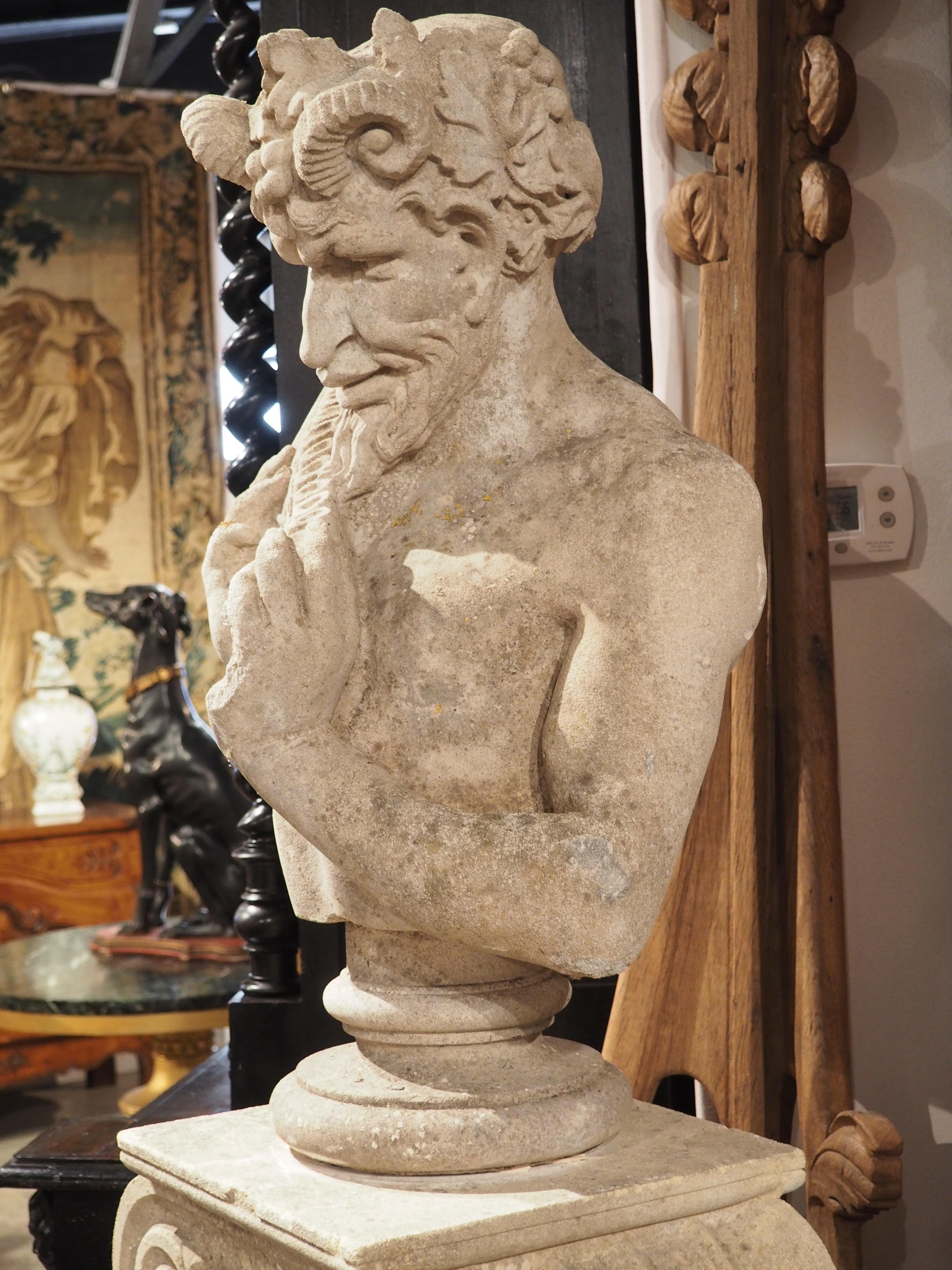 Statue française en pierre reconstituée du dieu grec Pan, de Vincennes, vers les années 1950 1