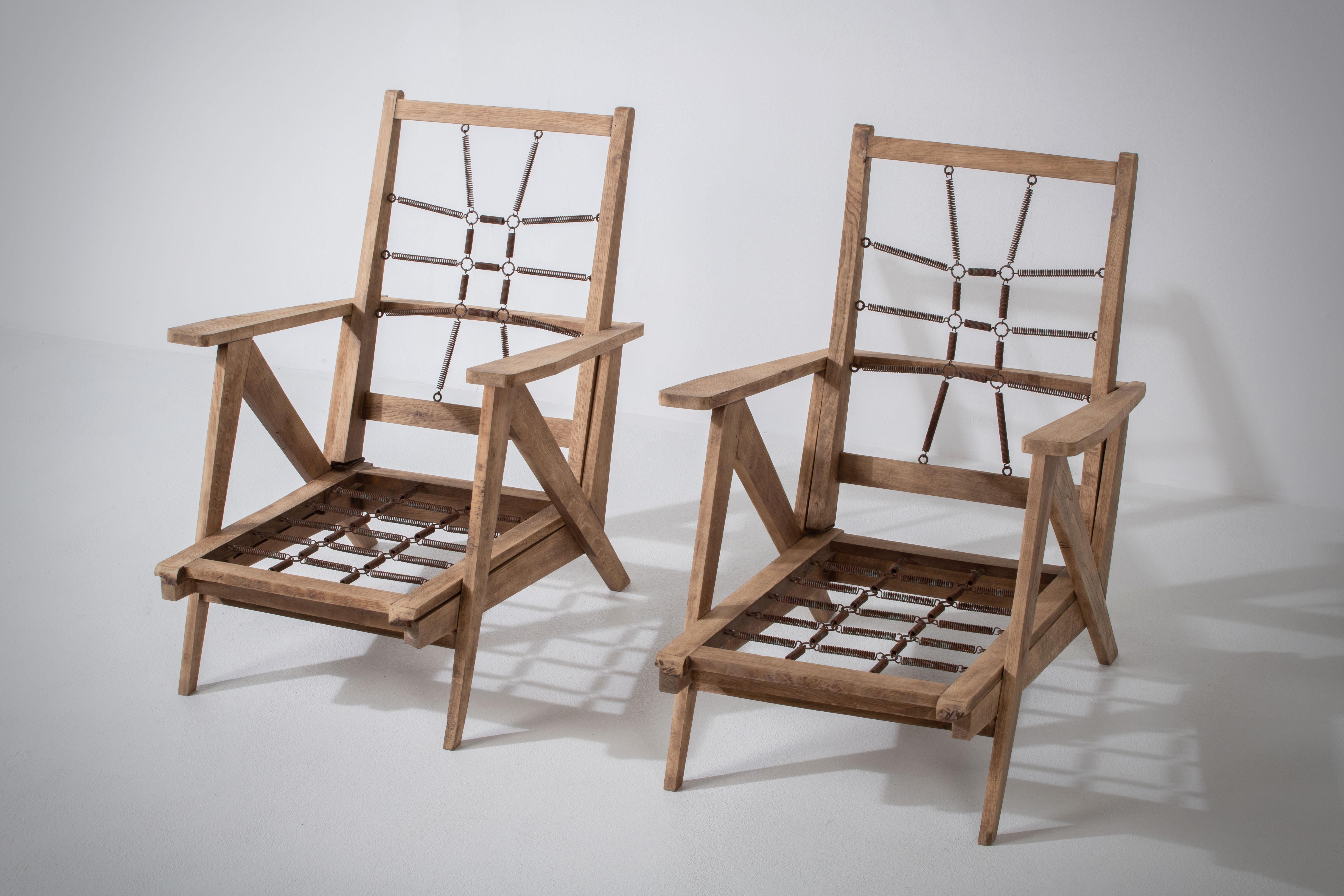 Französische Rekonstruktion Paar Lounge-Stühle (Eichenholz) im Angebot