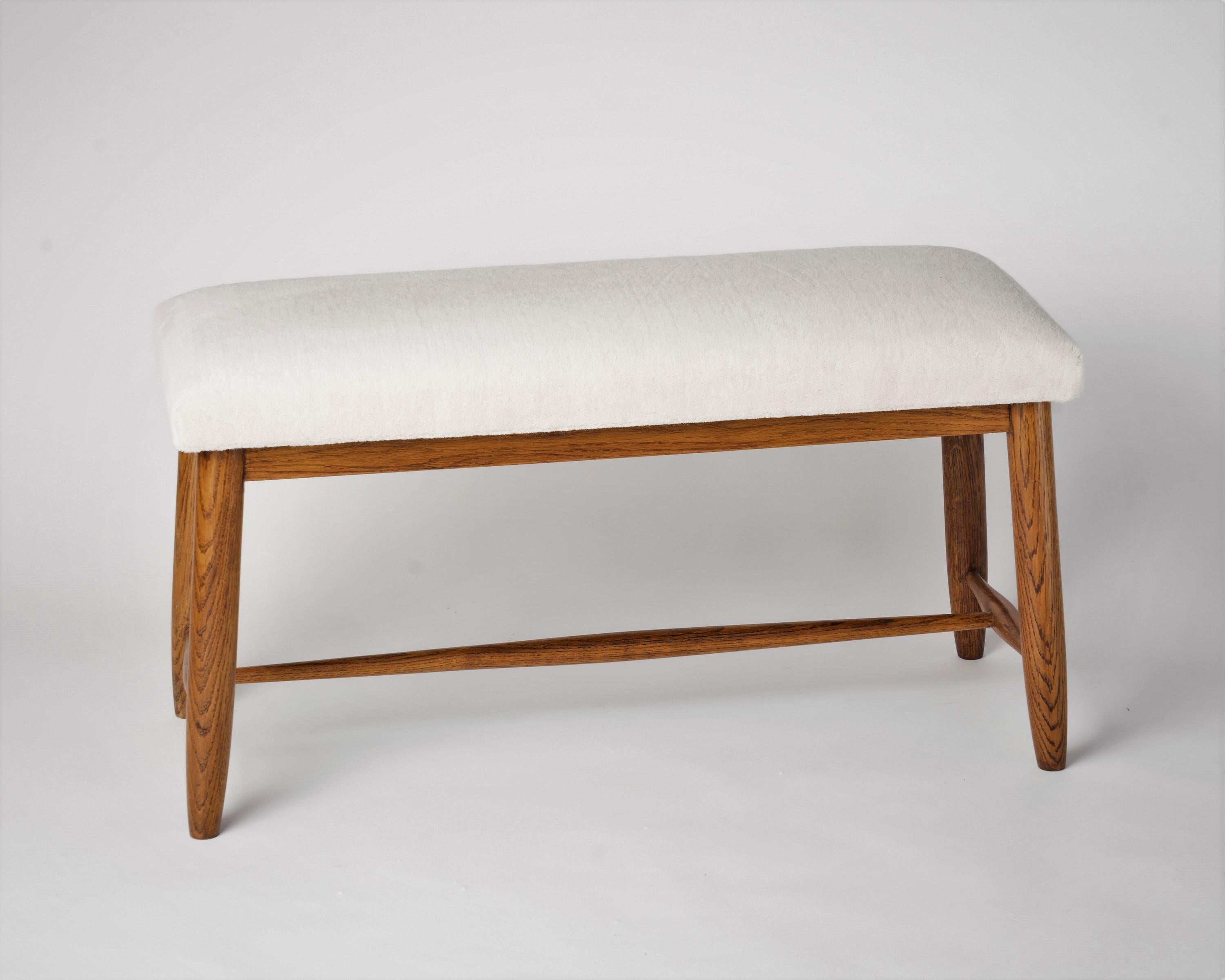 French Reconstruction Solid Oak and Off-White Frey Mohair Bench, France, 1950's In Good Condition For Sale In New York, NY