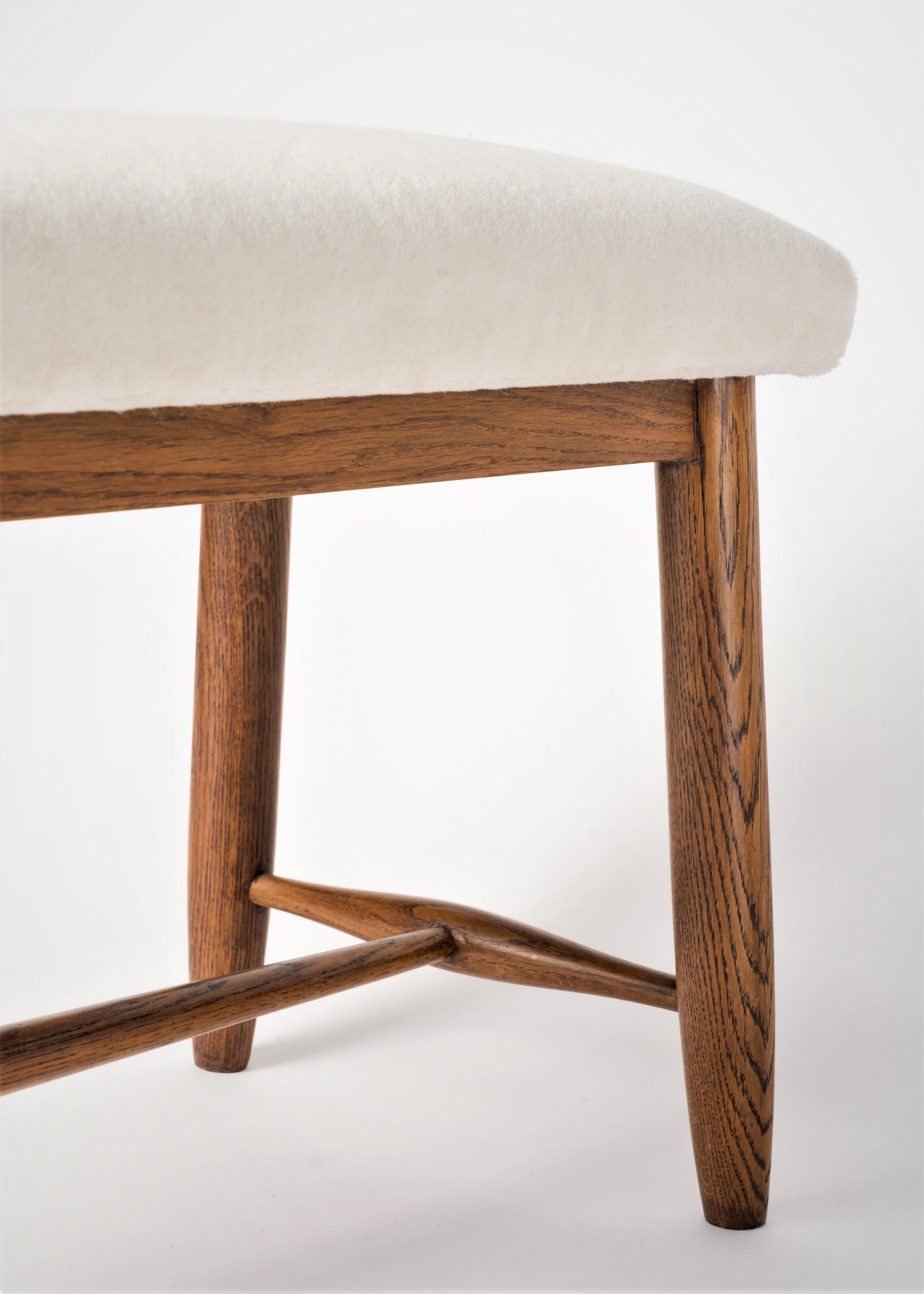 French Reconstruction Solid Oak and Off-White Frey Mohair Bench, France, 1950's For Sale 3