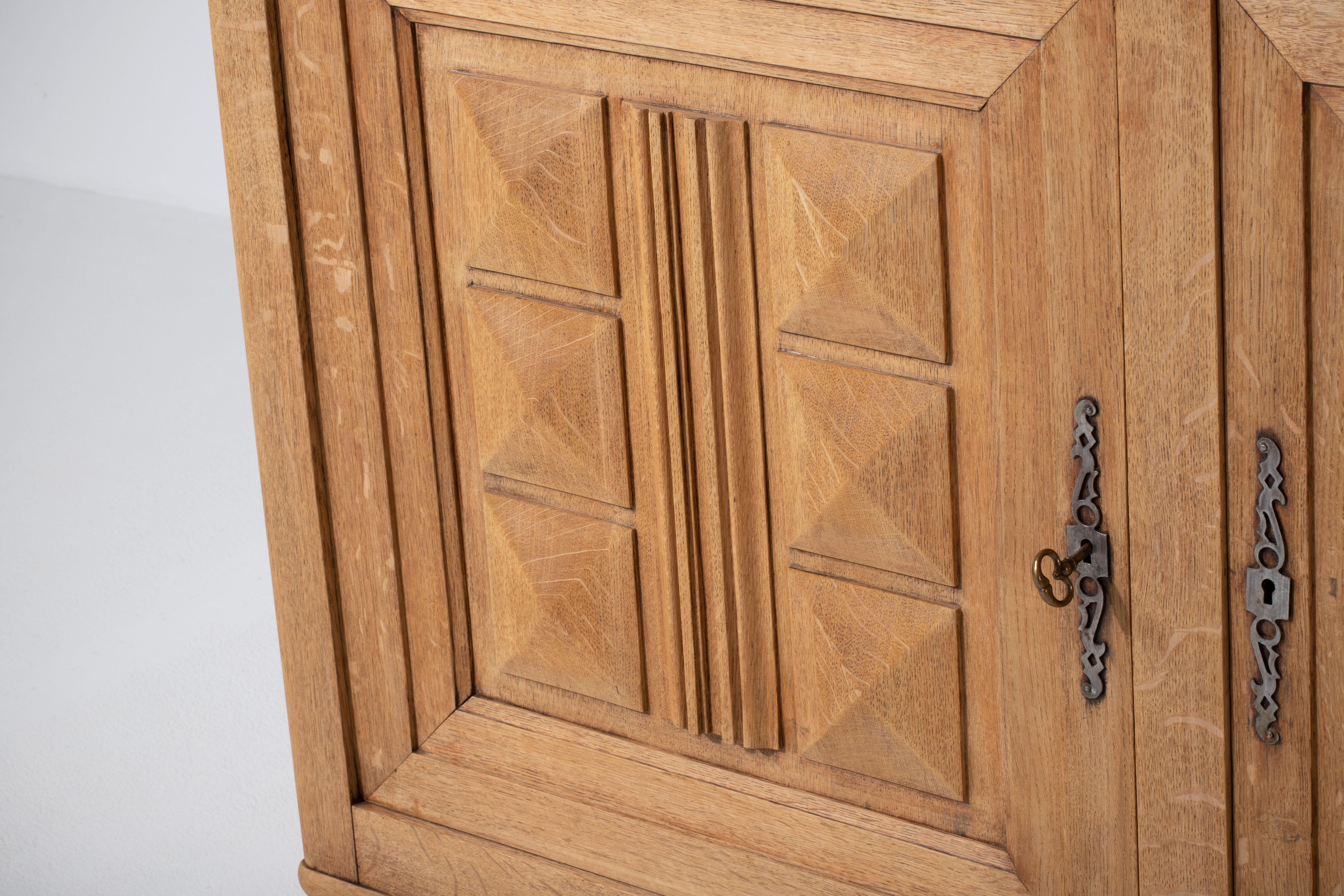Armoire à deux portes de la Reconstruction française par René Gabriel 3