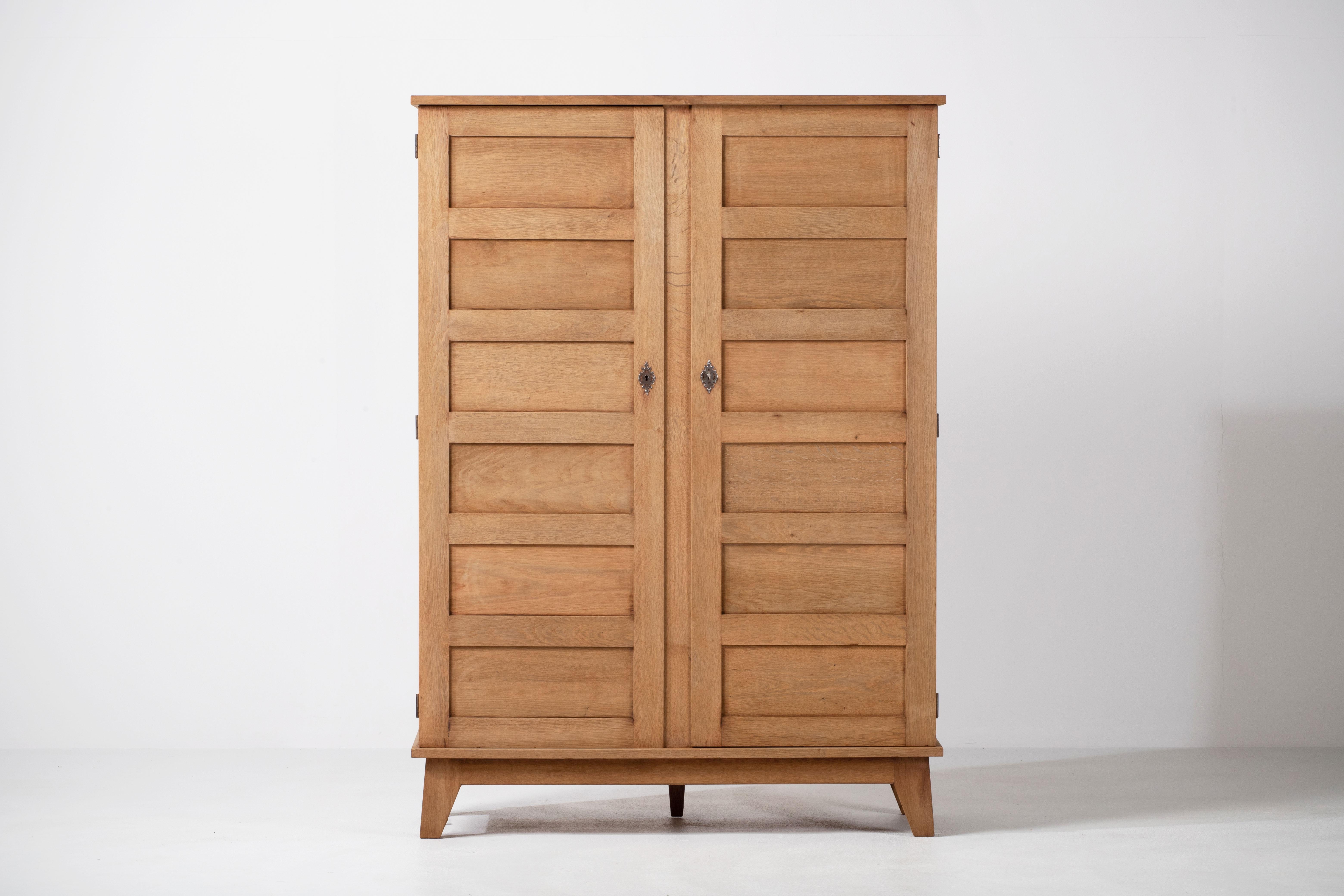 Armoire de la Reconstruction française modèle S154 par René Gabriel pour le 
